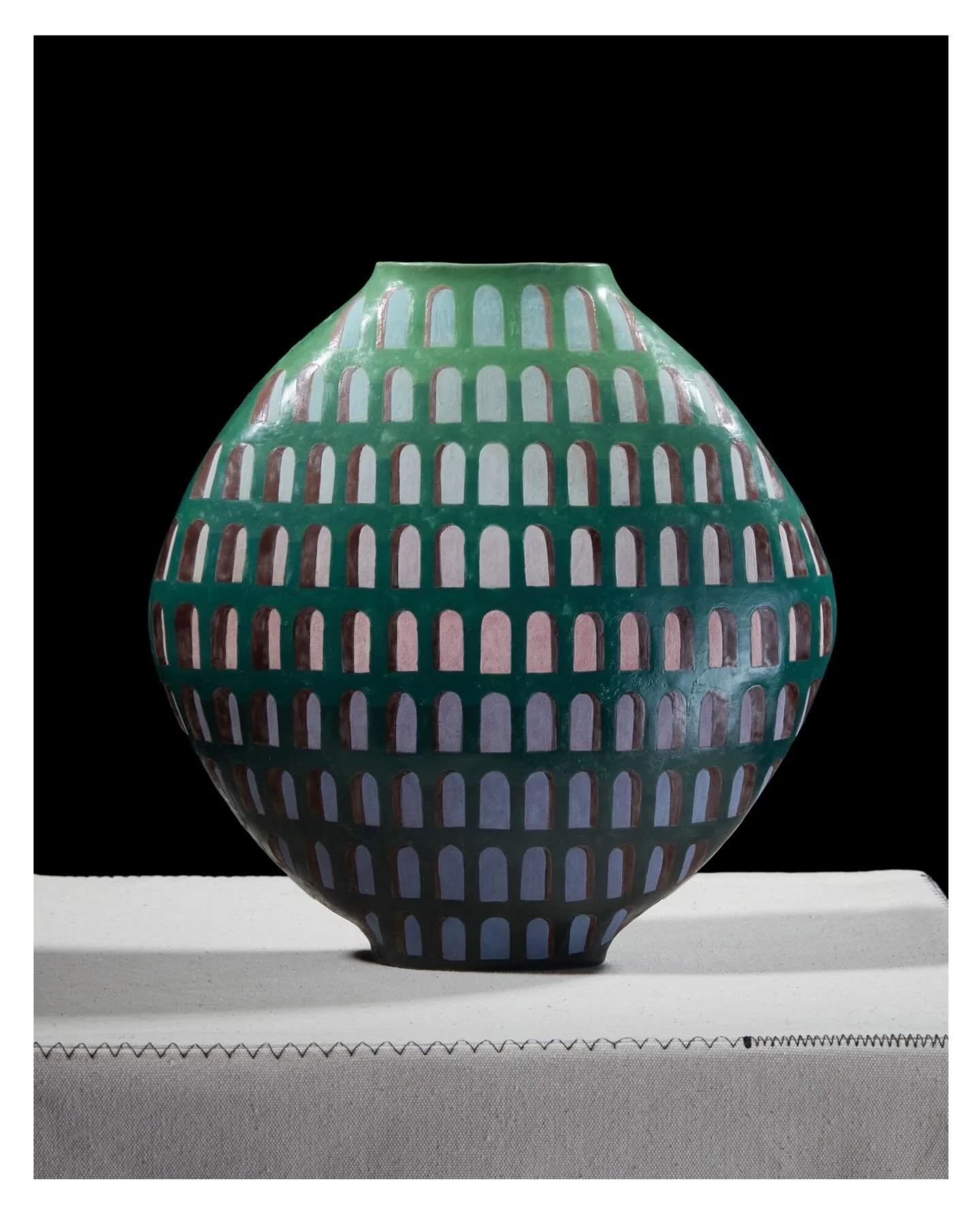 3/3 A Discoid called &lsquo;Windows on the World&rsquo;. Enjoy peeking!
Beautifully photographed by Alex Braun
#ccceramics #luxurylifestyle #windowsontheworld