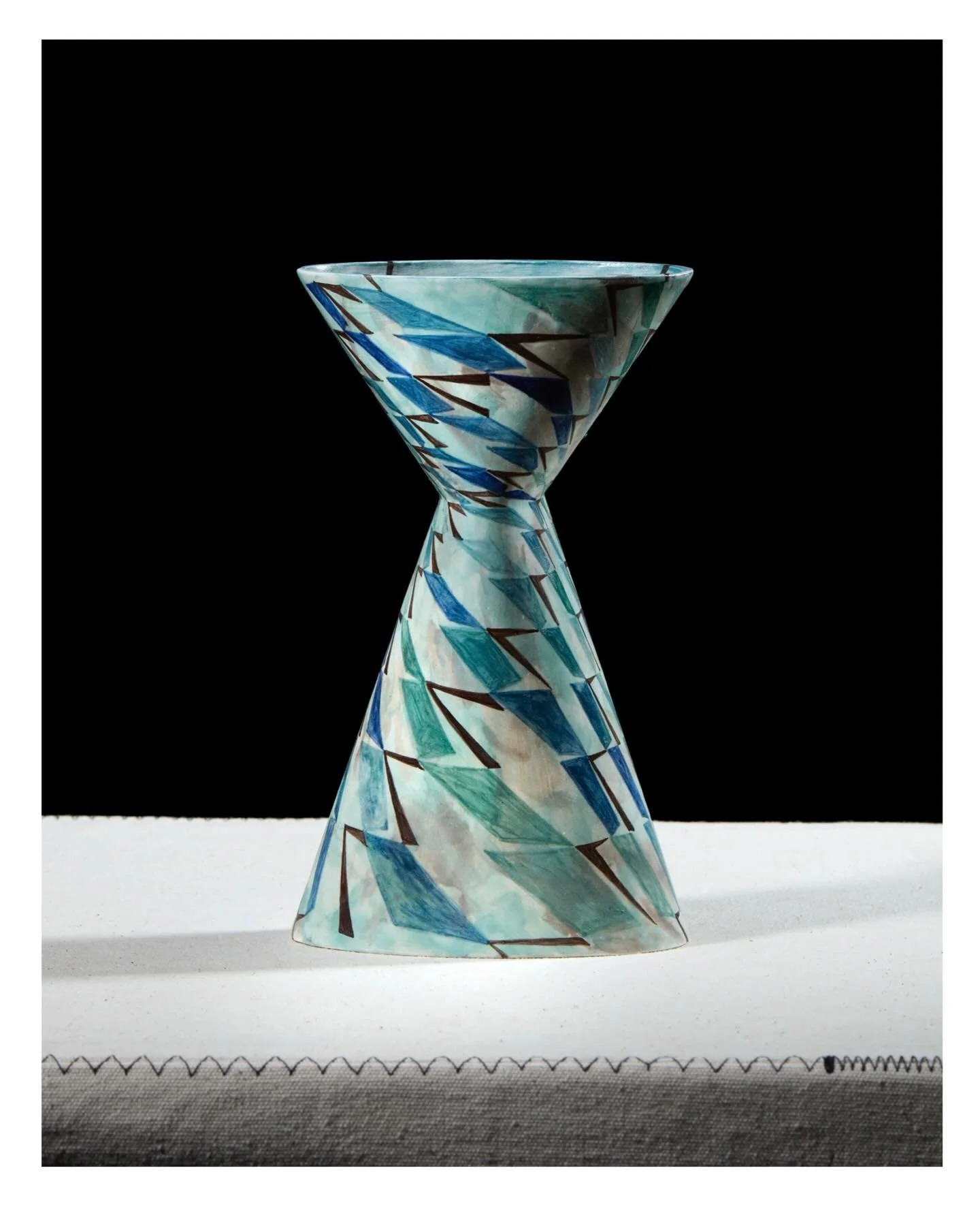 3/3 A Cinch vase. 200mm tall
Photo: Alex Braun 

#pottery #ceramics #ceramicart  #collectingceramics #ceramicsofinstagram geometricart carolinecoleceramics ccceramics buyingceramics luxurylifestyle luxuryaccessories homedecor colourfulceramics geomet