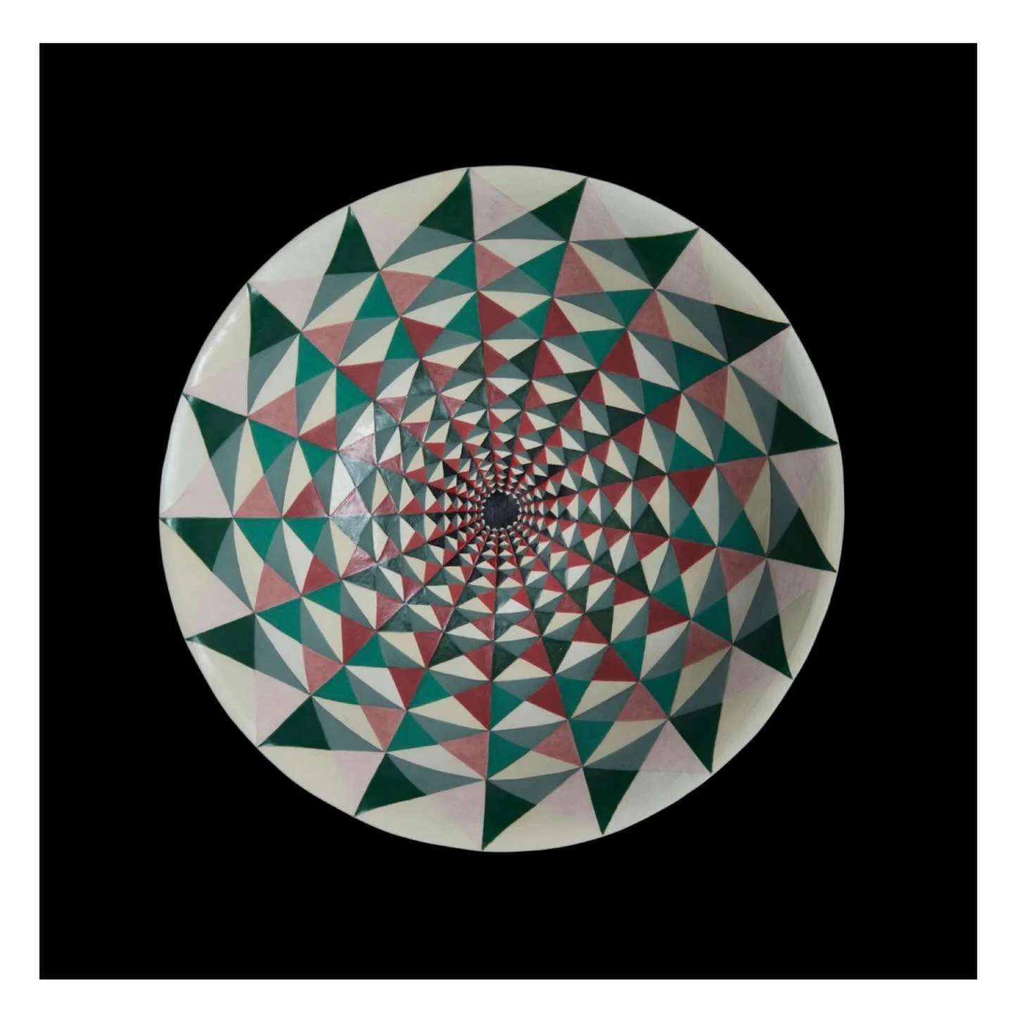 3/3 Bowl on a Stalk 300mm diameter
Photo: Alex Braun 

#collectingceramics #geometricart #carolinecoleceramics #luxuryaccessories  #uniqueartwork