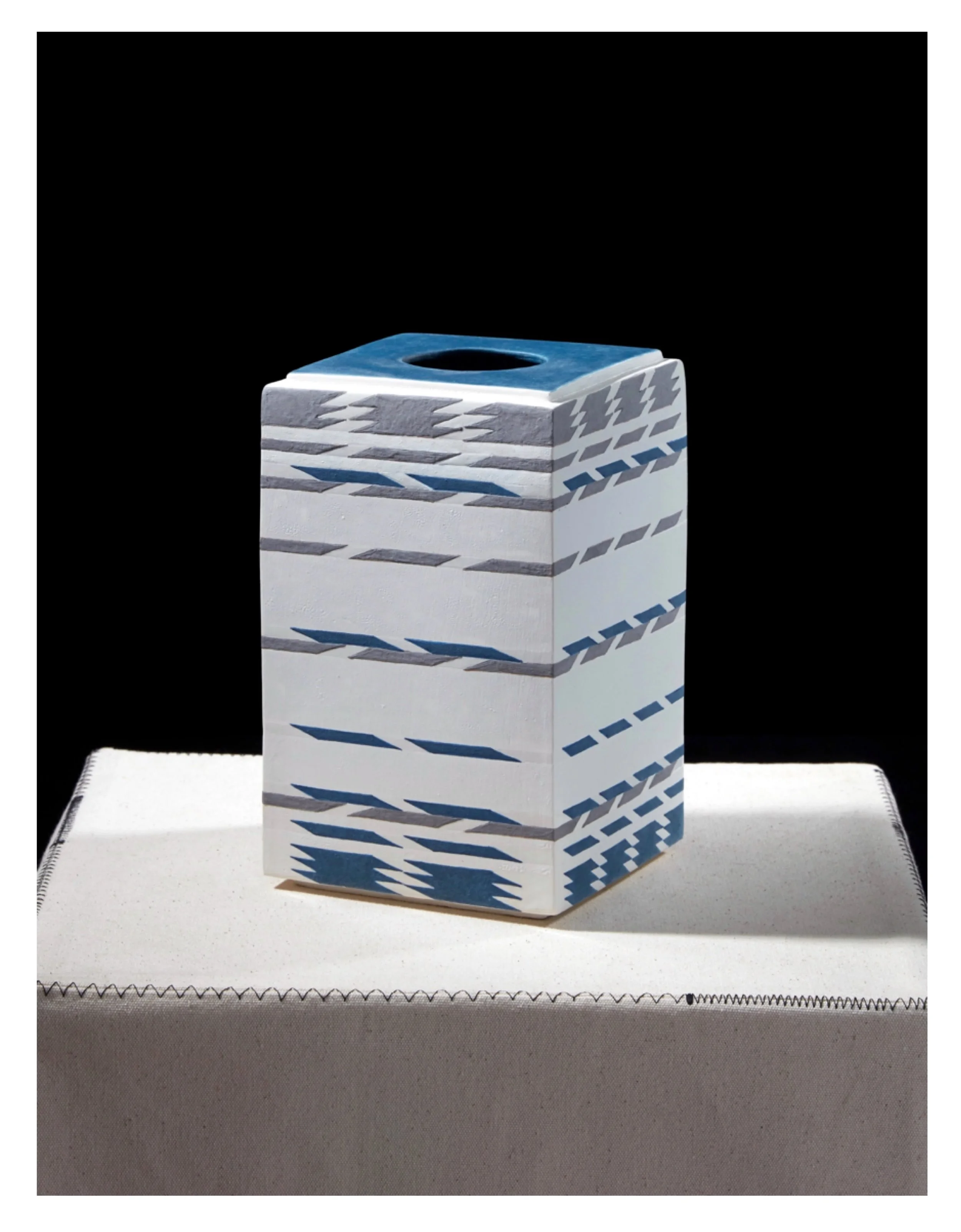 3/3 A Box with a pattern inspired by the Fibonacci series. Shown recently @oxotowerwharf 
#ccceramics #carolinecoleceramics #fibonacci
