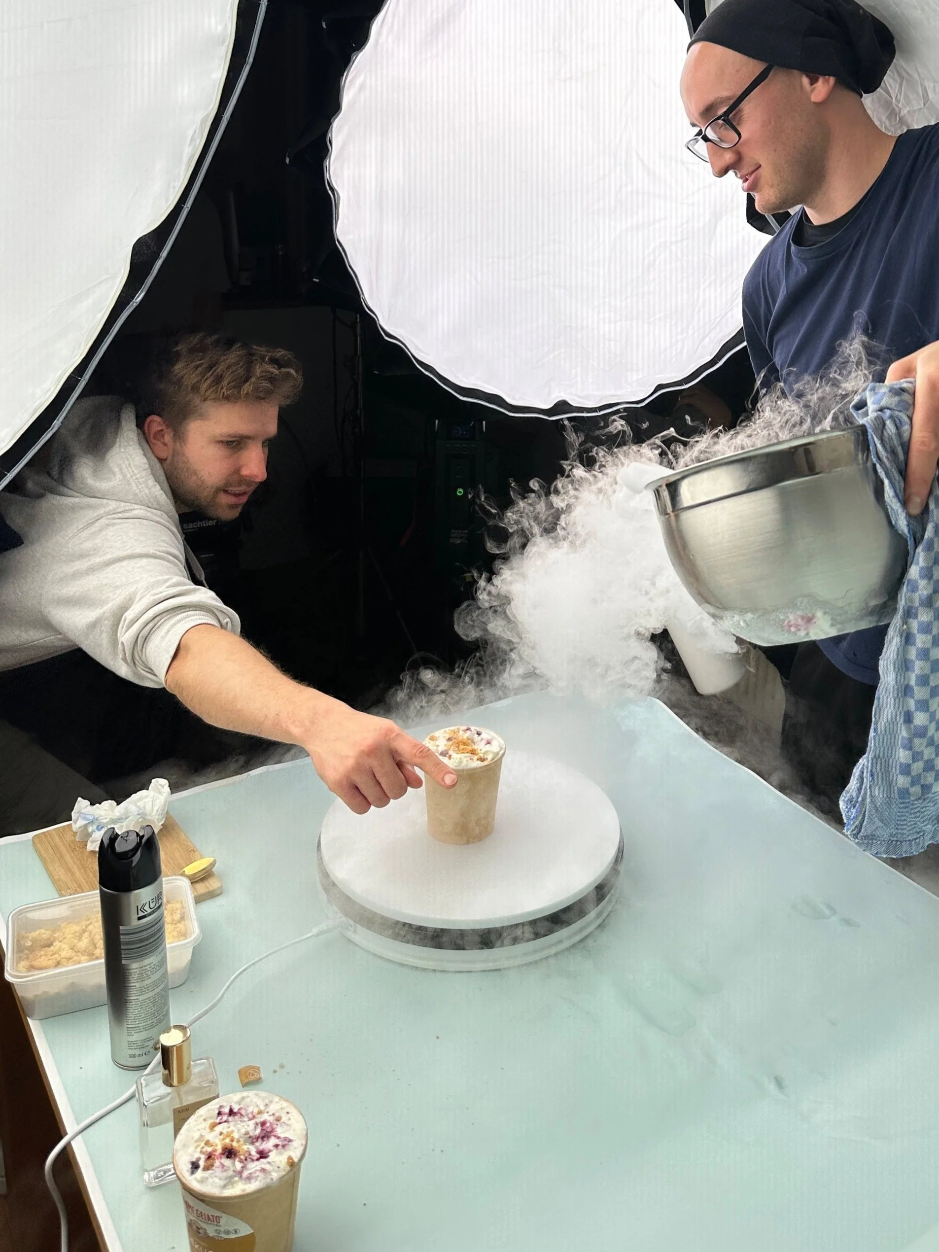 Making Of Foto vom Dreh des Werbespots "Käsekuchen-Attake" für unseren Kunden Gimme Gelato.