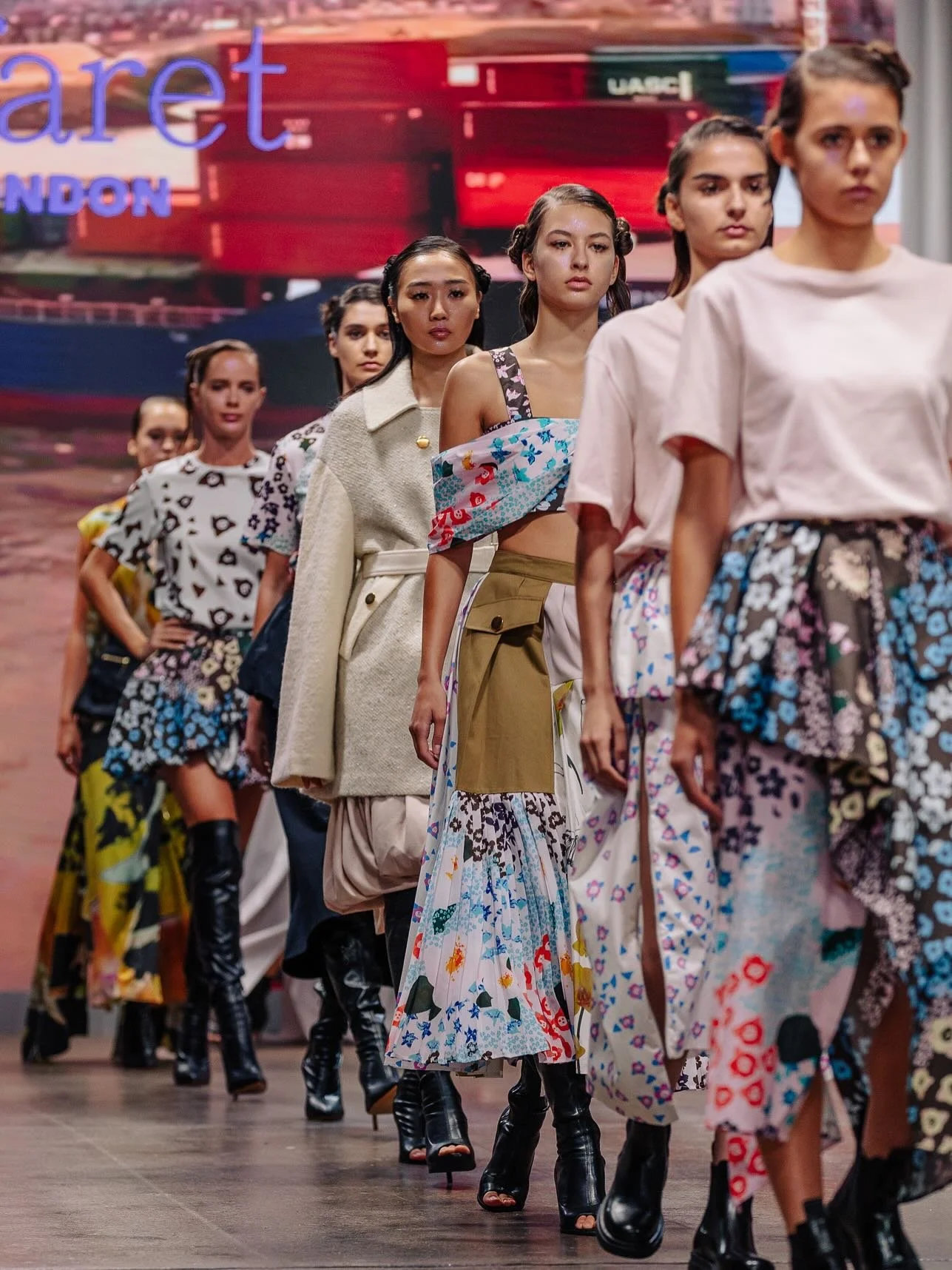 Rooted in her mother&rsquo;s story and the docklands of Shanghai, Chiyue&rsquo;s collection bridges past and present with elegance and edge.

@tifaret_ 

Photographers: @valstuppia @nicieberlphoto @eiahopkinson @galanet_ @photosbygabs__ @raffaellabic