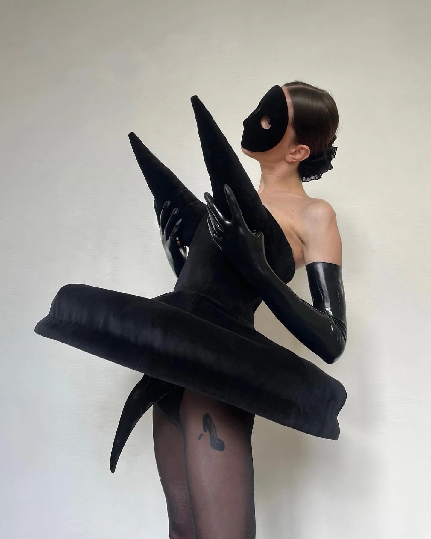 ➕ TALENT SPOTLIGHT: Nicolas Boyer
Paris-based and unmistakably avant-garde, Boyer approaches garments like living sculptures, pieces that breathe, confront and expand the body itself.

Inspired by art visionaries like Leigh Bowery and Marina Abramovi