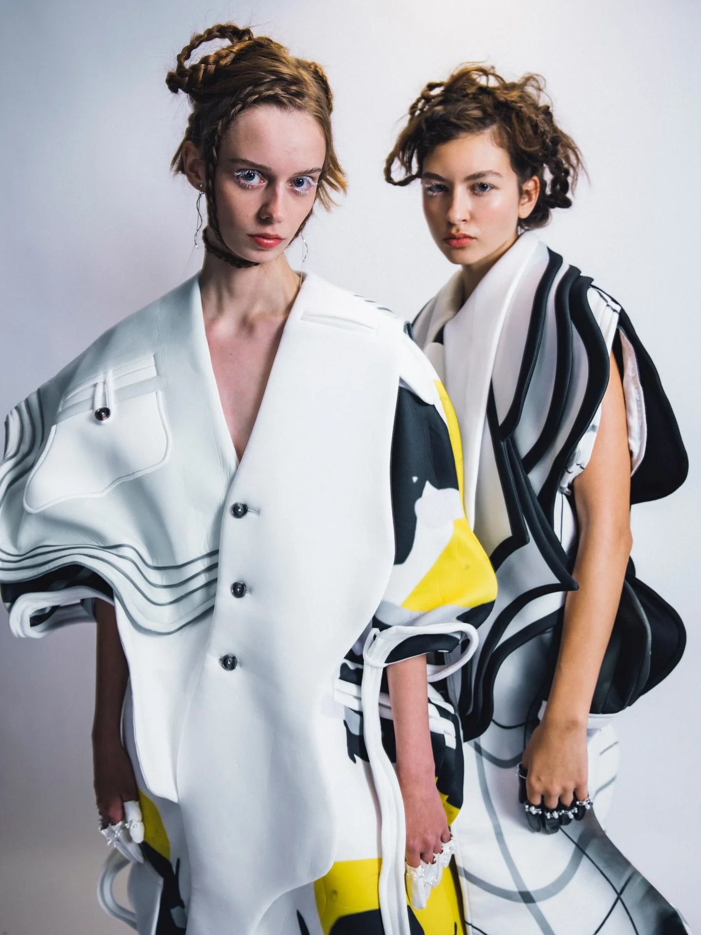 Behind every show is a world full of excitement and talent

Striking shots of @juanpak.o_studio straight from our exclusive Backstage Studio, captured by @nicieberlphoto 

From the catwalk to backstage, our brilliant photographers and digital creativ