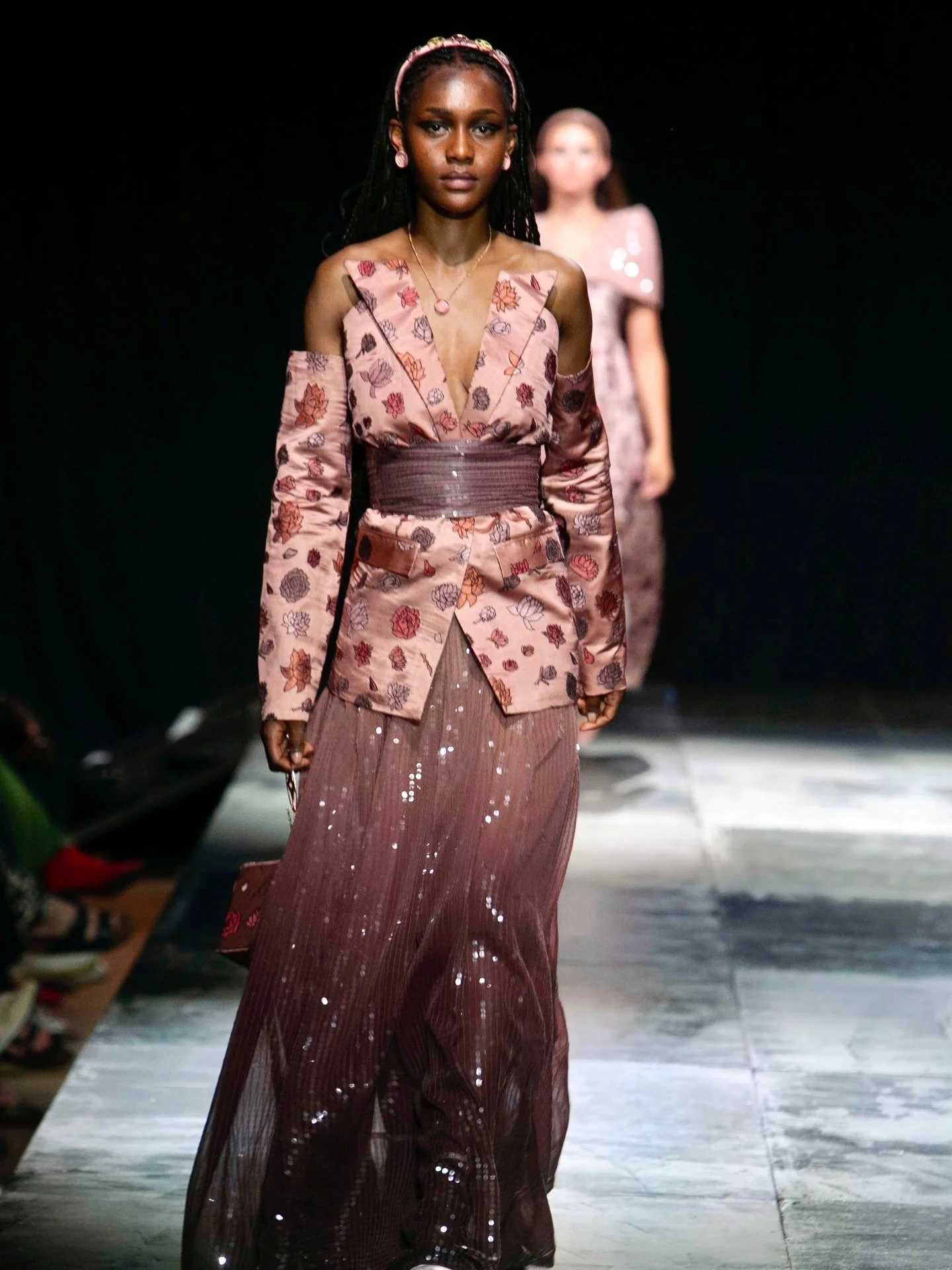 ➕ONES TO WATCH : KHUSHI KUMAR
Founded between Delhi and London, Khushi Kumar is an interdisciplinary high-fashion and experience house guided by an Indian soul and a global mindset. The brand reimagines Indian culture through a contemporary, memory-d