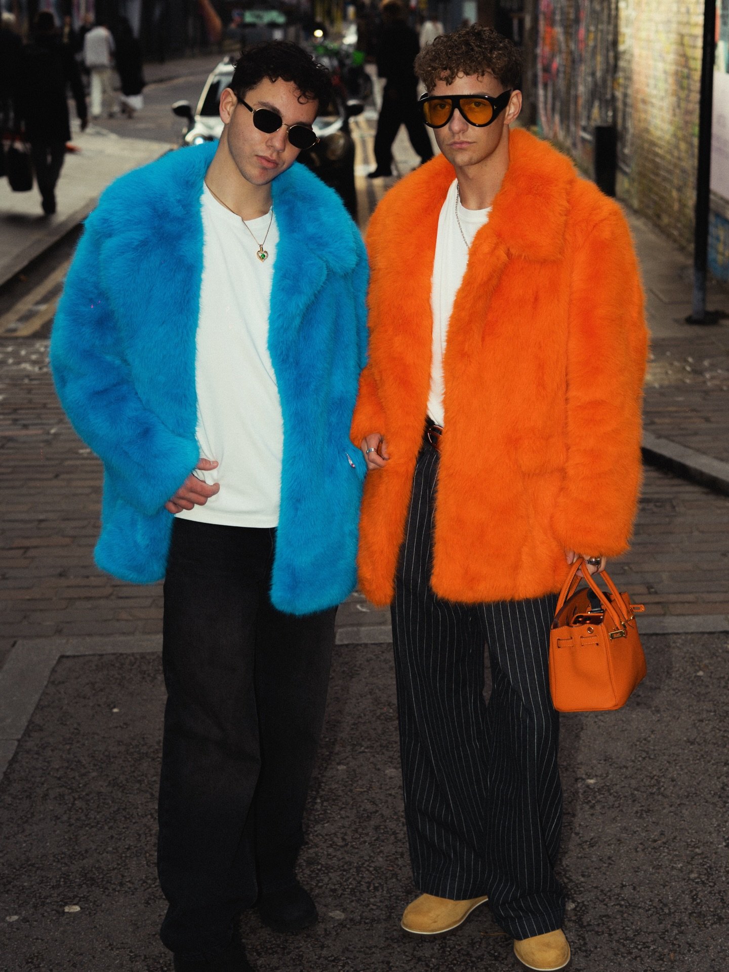 London never disappoints #streetstyle @fashionscout @londonfashionweek 

Photo: @henrymdewitt @manasgodara @eiahopkinson