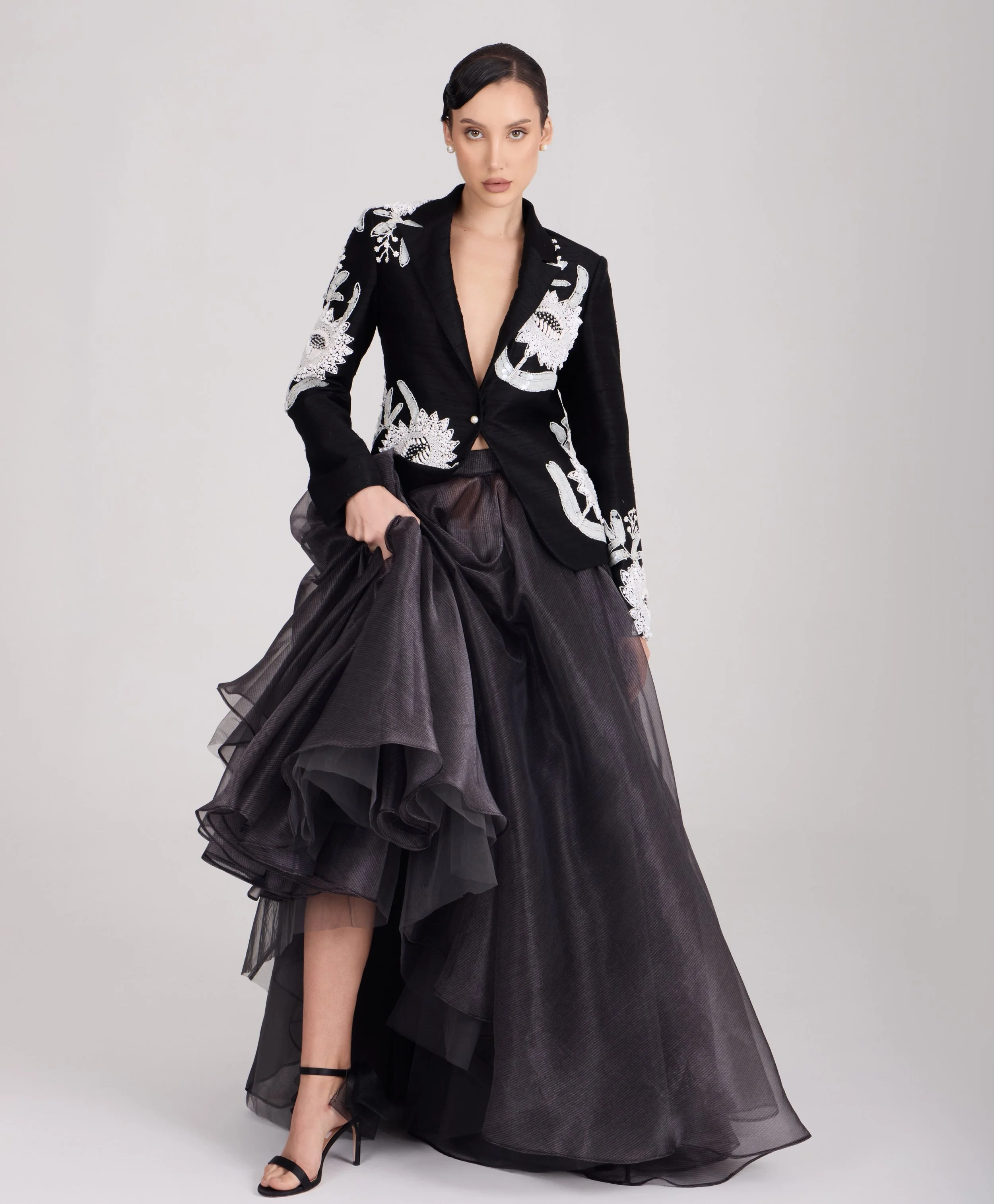 CATWALK | FLAPPER6
A luxury womenswear house rooted in individuality and self-expression, FLAPPER6 creates pieces with a quiet confidence and a character of their own.

Taking its name and spirit from the women who challenged convention and dressed
