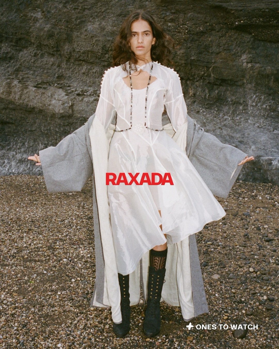 ONES TO WATCH | RAXADA
From Asturias, with generations of stories woven into every piece.

Raxada is an independent womenswear brand born in the north of Spain, where landscape, mythology and ancestral craftsmanship shape its creative world.

For 