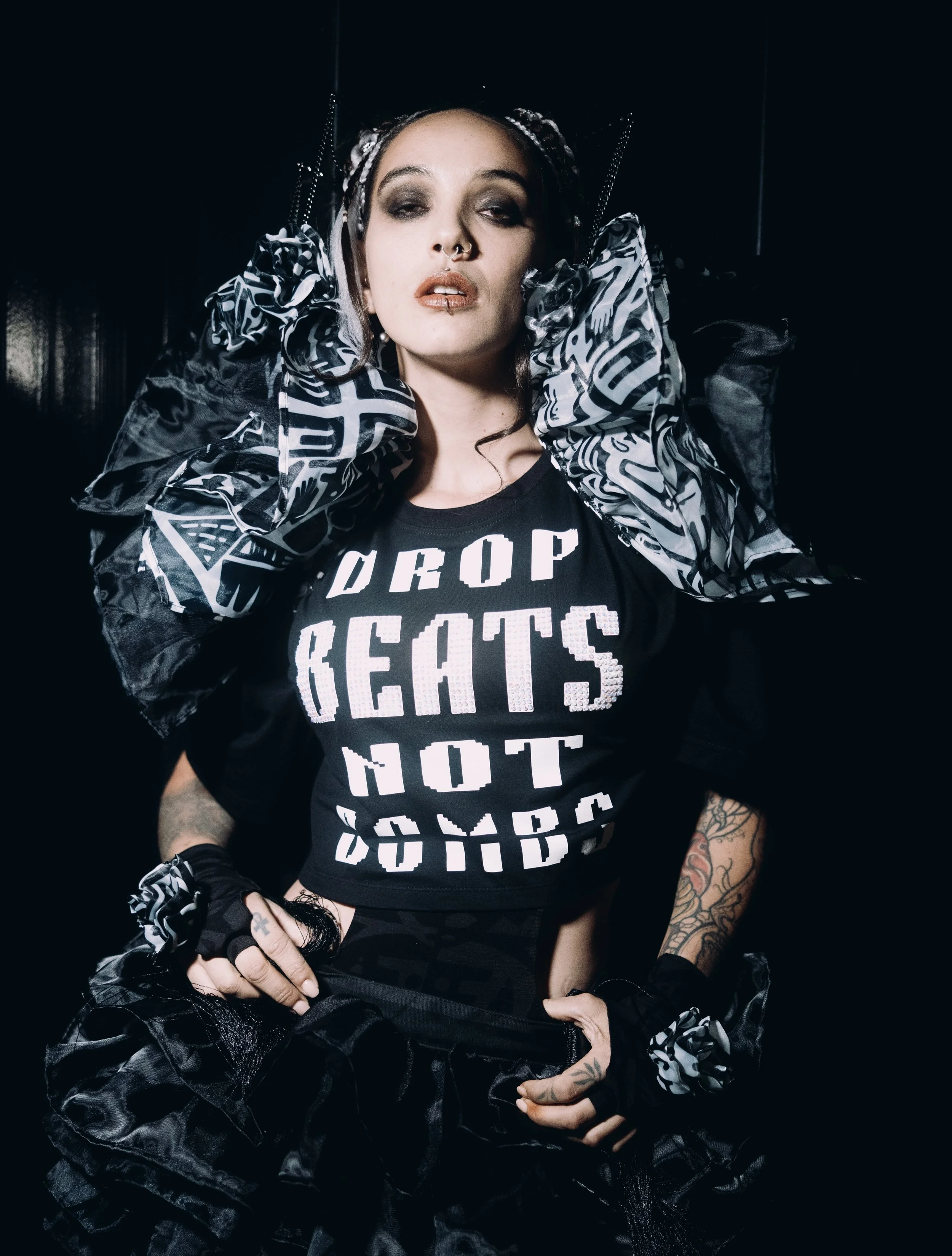 Couture and editorial photographer @rosslynphotography turns his lens on BAM-BAM backstage at @londonfashionweek with @fashionscout 🖤

Designer: @bam.bam.billa 
Head pieces: @janearkh 
Photo: @rosslynphotography
Models: @witchy_pixie @milliemay.s 

