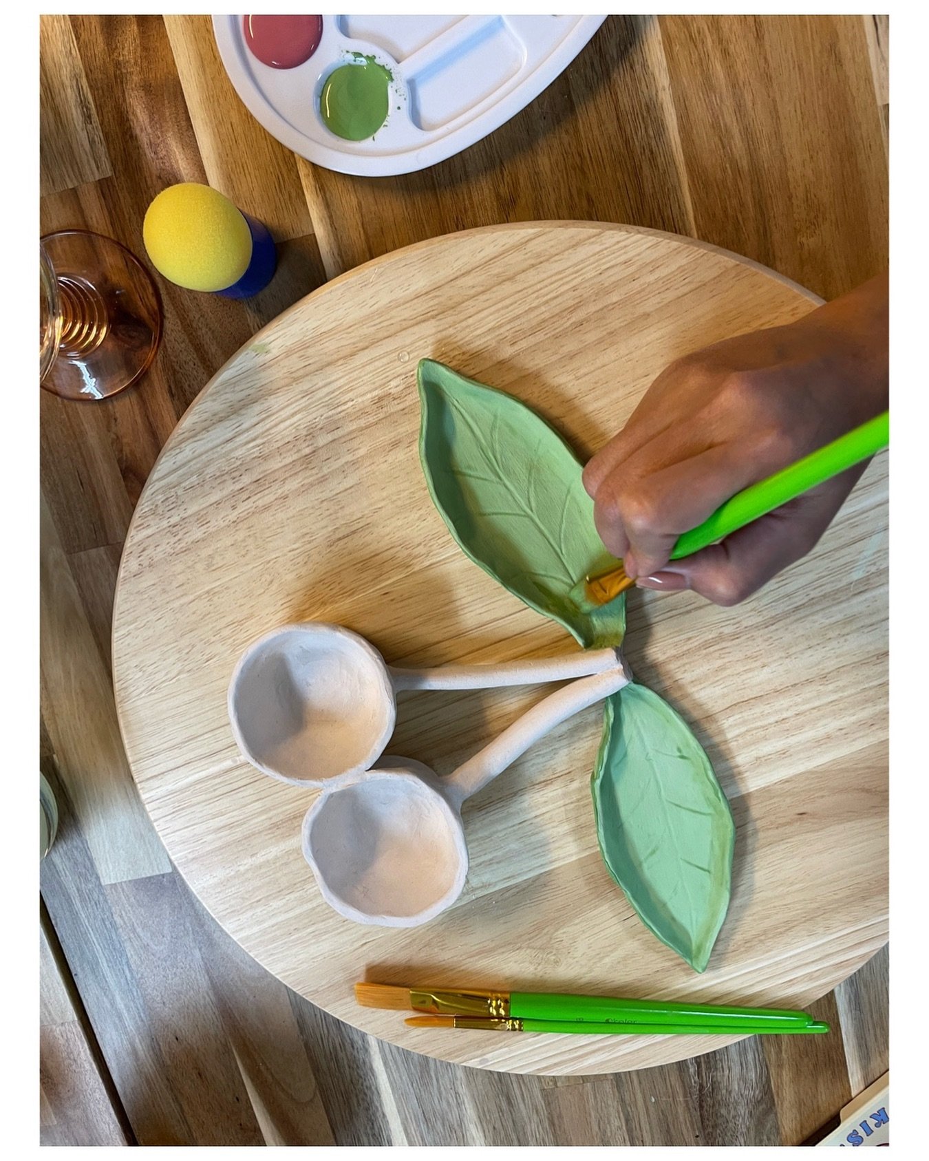 Spring is inspiring us all ! 🍒 the cutest pottery painting session ! 

#potterystudio #potterypainting #keramikbemalen #hellozurich #potteryzurich #expatzurich