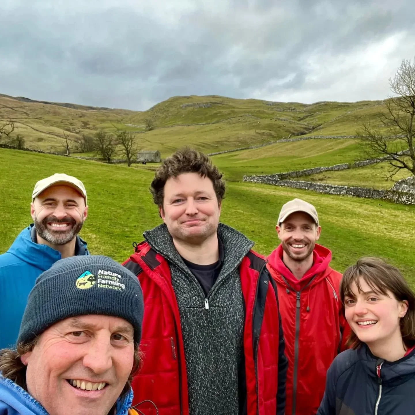 What a great day!  I've been meaning to visit @neil.heseltine and @hilltopfarmgirl for the longest time, and today I finally made it over to their fascinating farm at Malham thanks to the @pastureforlife FiPL mentoring scheme.

I got to spend the day