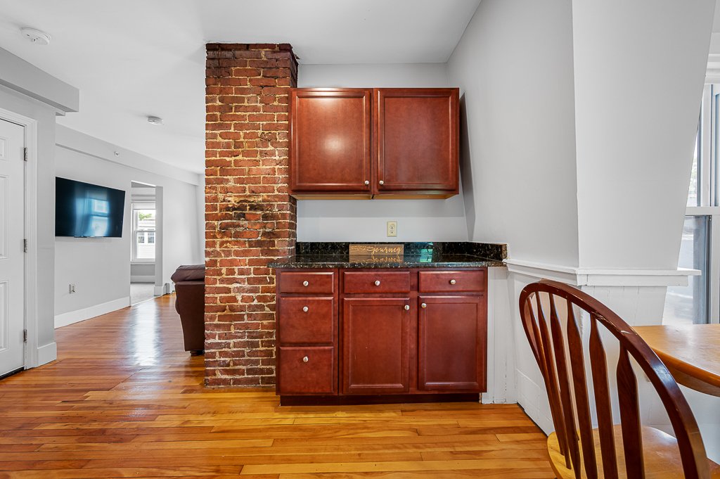 9 Goulding St, Worcester, MA Unit3 (6 of 17).jpg