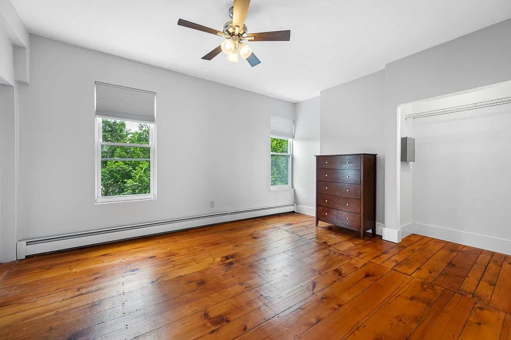 14 Goulding St, Worcester, MA Unit 2 (7 of 13).jpg