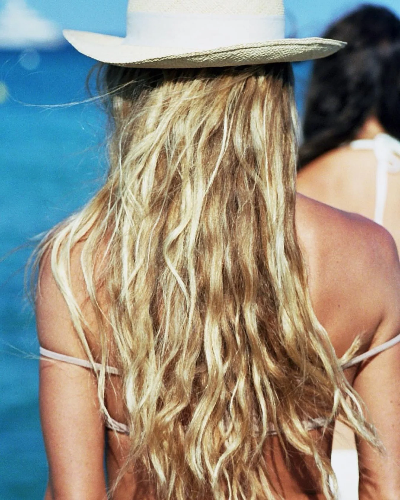 Beach babe @leilanibishop  hair color by @gcpainted