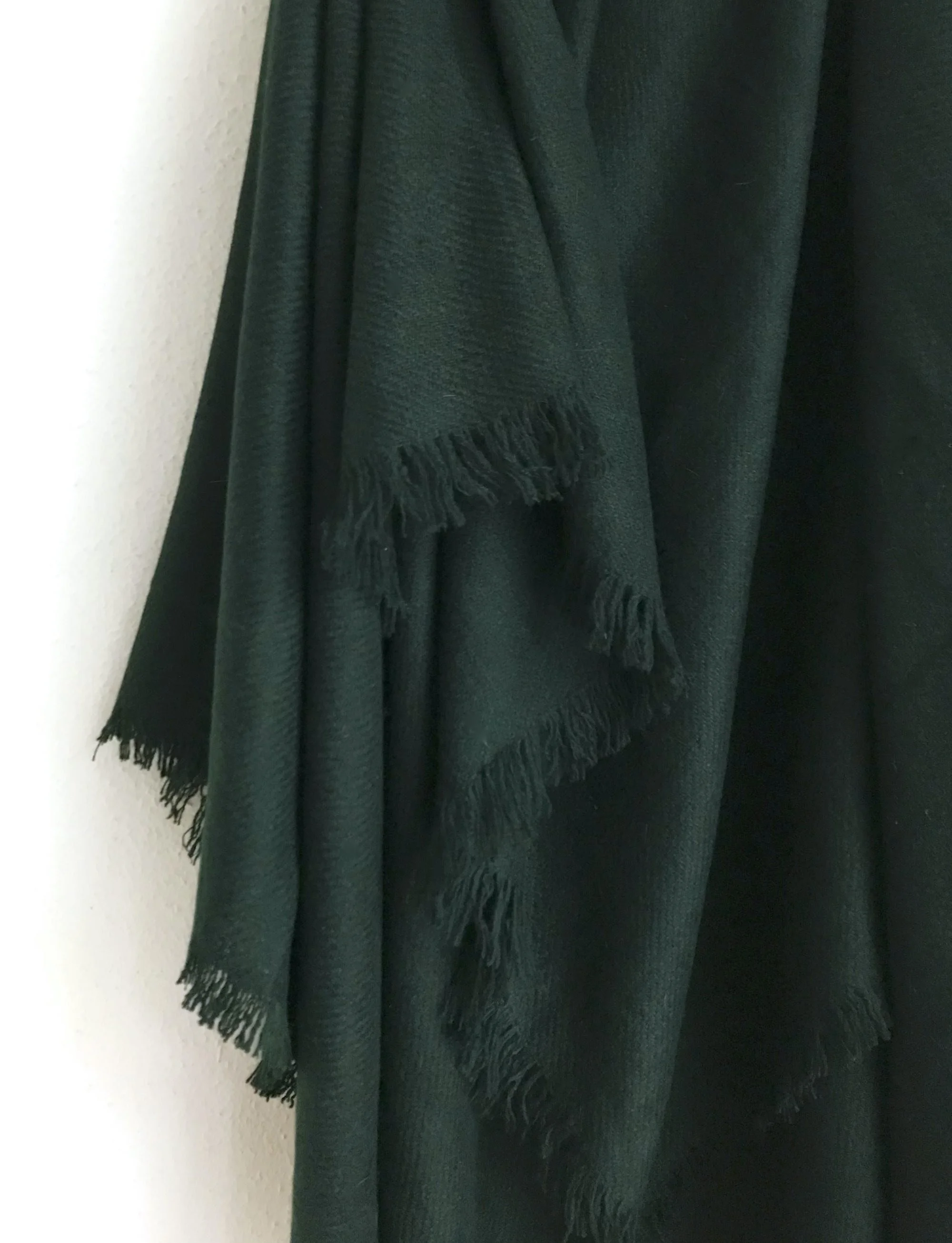 cashmerestole_darkgreen_closer_shop.jpg
