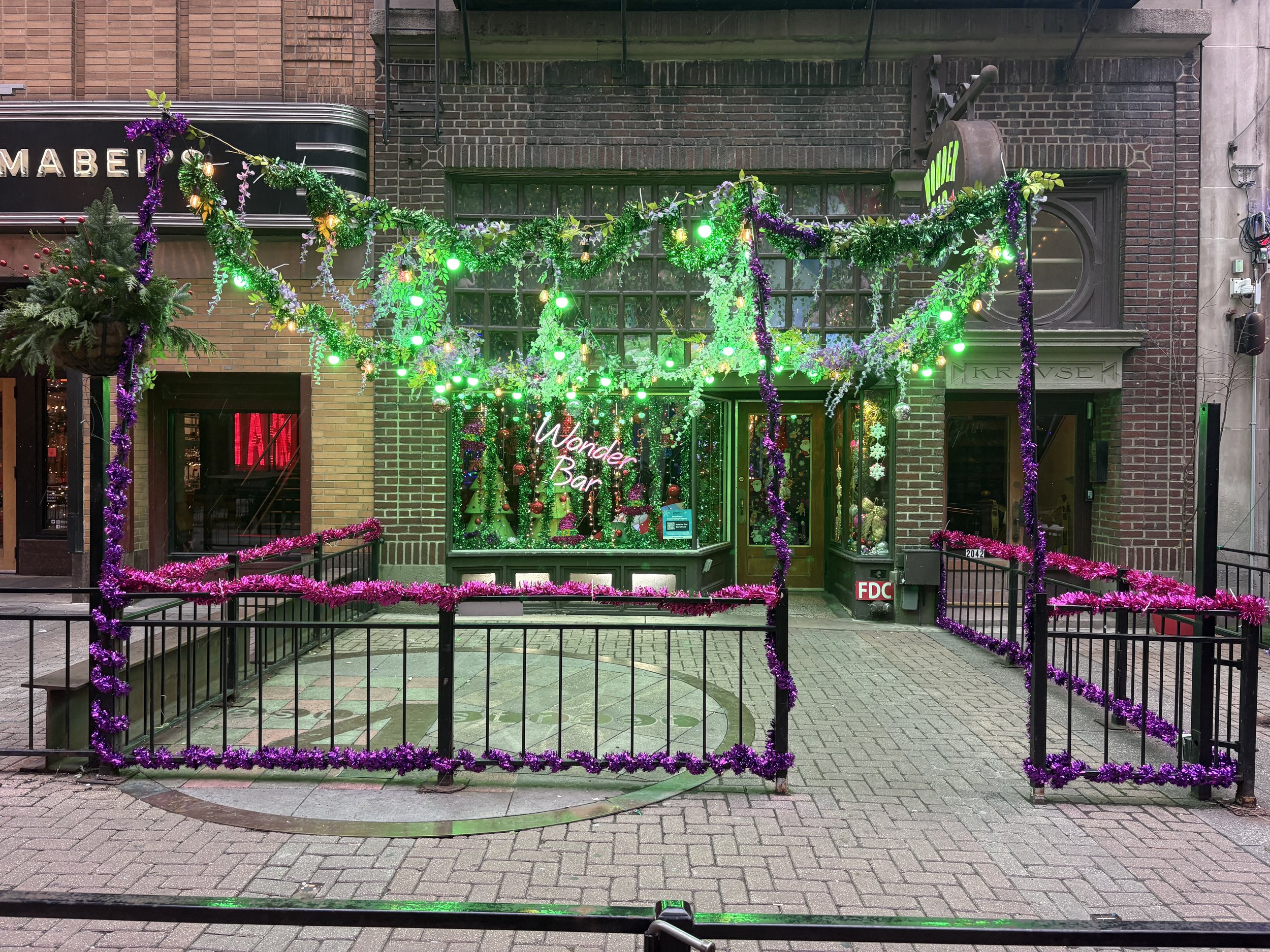 Wonder Bar - 2044 E 4th St