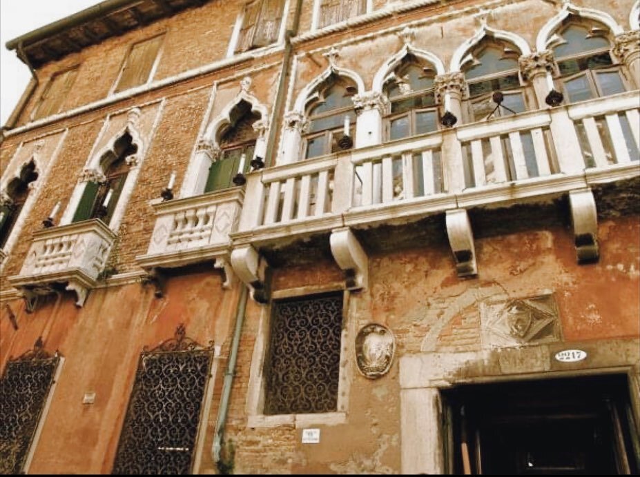 On one of our visits to Venice I was with @jinnaeli and she hadn't gotten used to the time difference yet. 

She would get up at the crack of dawn and sit at the 2nd story window and journal. 

A bread delivery man noticed her and, in true Italian fa