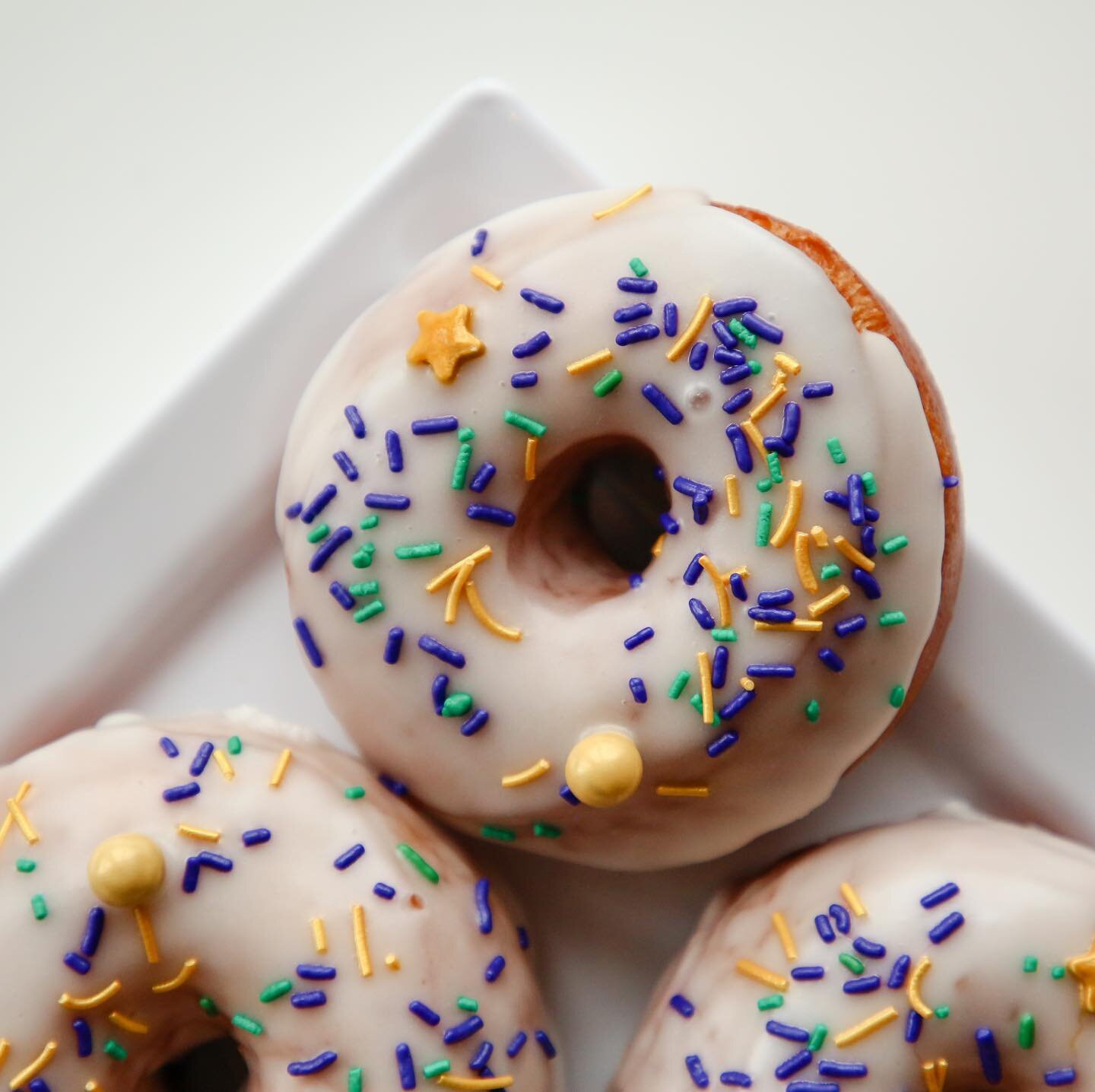 It&rsquo;s a doughnut day. Get a box for your people! All locations. 

📸 by @randypschmidt 
#doughnutday #nolabakery #noladoughnuts #eaternola #eatingnola #cityofyes #followyournola #nolabreakfast