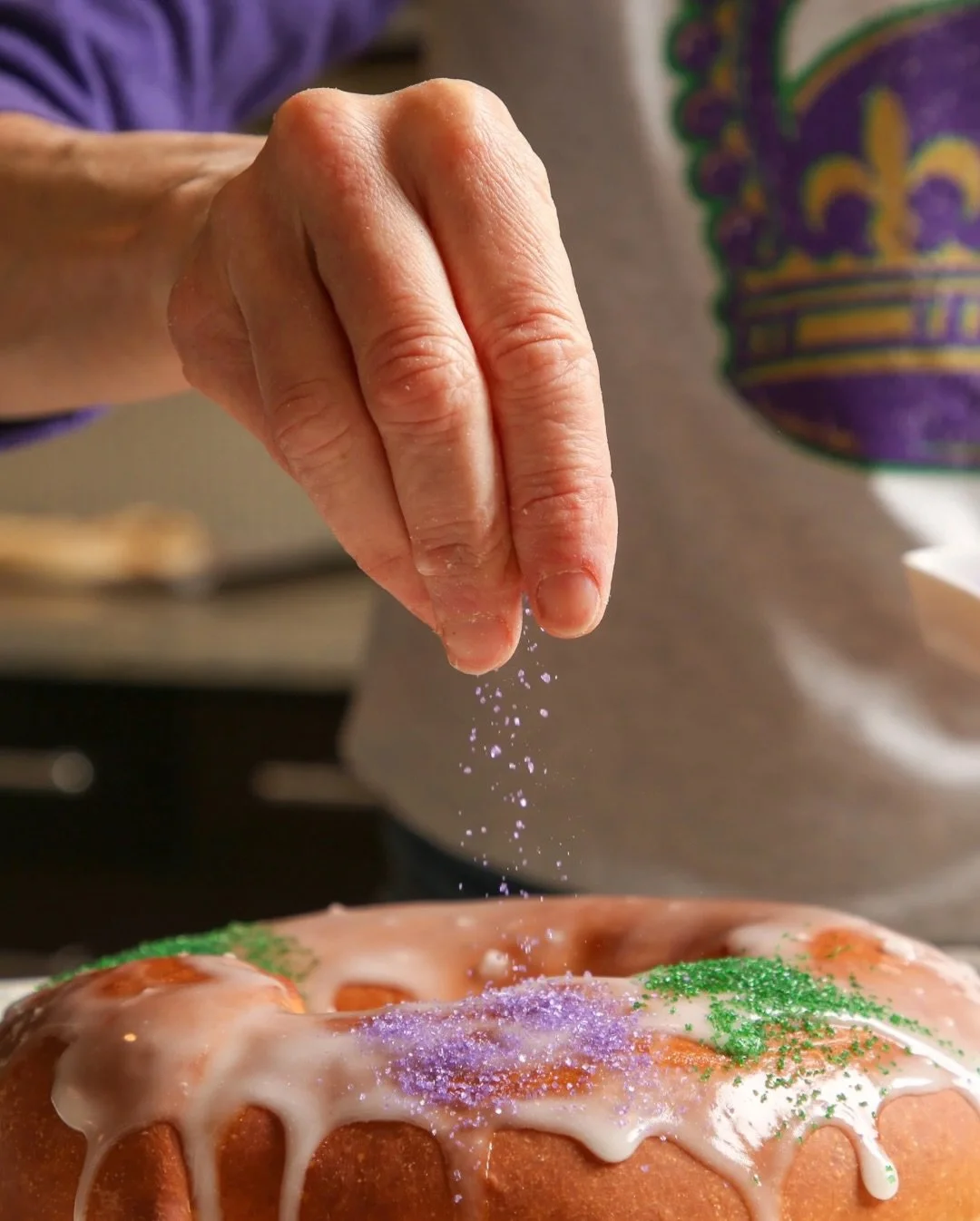 King&rsquo;s Day is tomorrow 👑💛💚💜 Whether you&rsquo;re grabbing a fresh-baked king cake from our bakery or taking home one of our famous king cake mixes, Gracious is your king cake headquarters this Mardi Gras season! ✨

#graciousbakery #kingsday