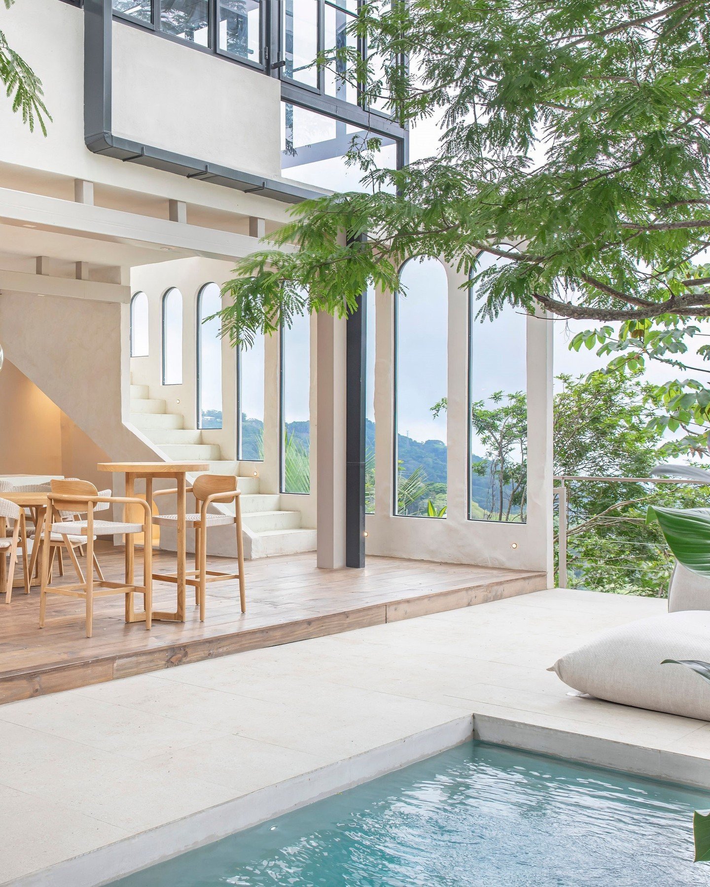 Welcome to a new era of destination wellness. 🌿 @theretreatcostarica unveils the all-new Santosha Clubhouse, 10 luxurious lofts, and two distinctive dining experiences - designed by @dianastobo for total mind-body harmony in the heart of the rainfor