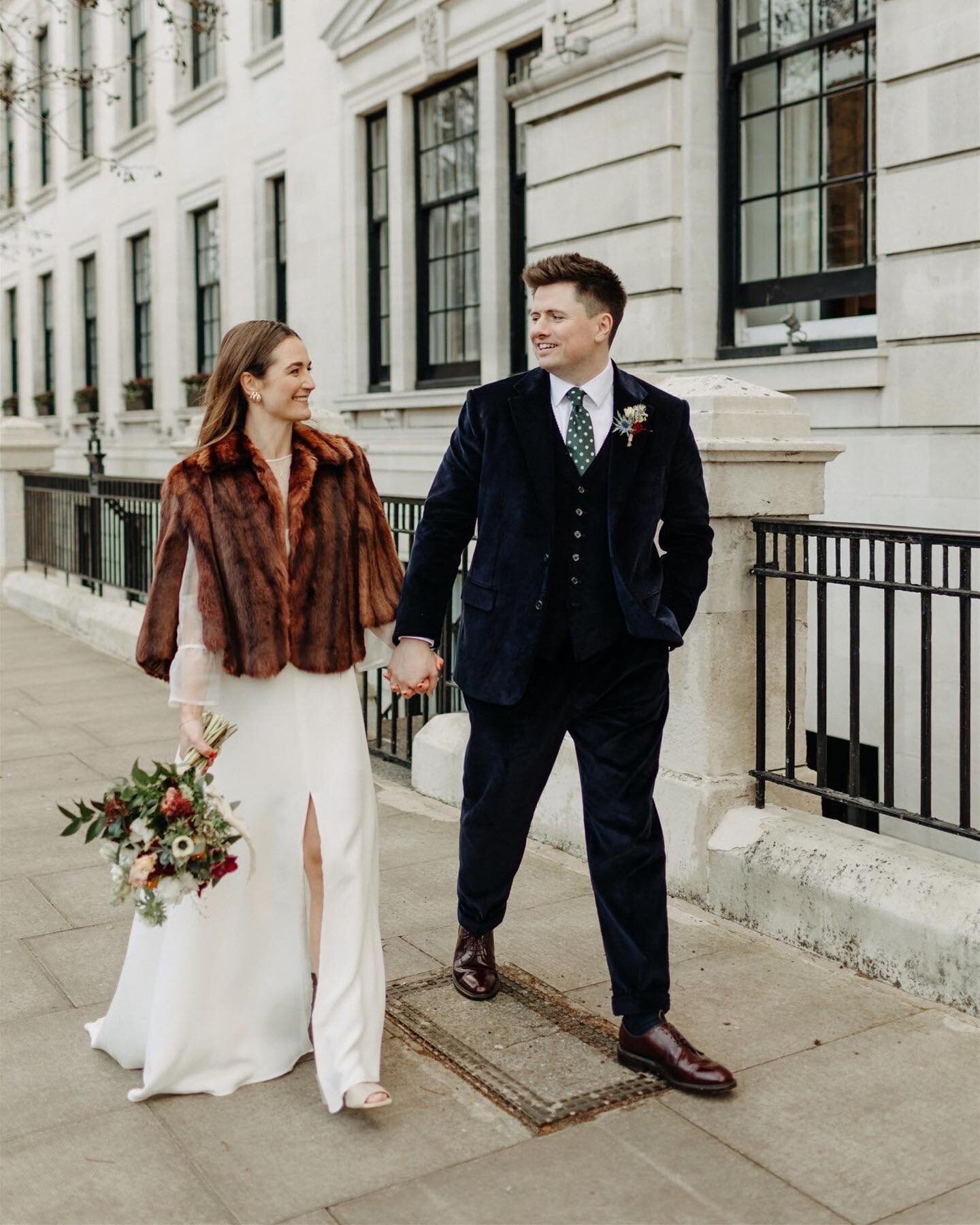My last wedding of 2023 was tucked neatly between Christmas and New Year and was the perfect opportunity for Bex, Ollie + their guests to step out in their finest winter glam, party under twinkling lights and celebrate with mulled wine and espresso m