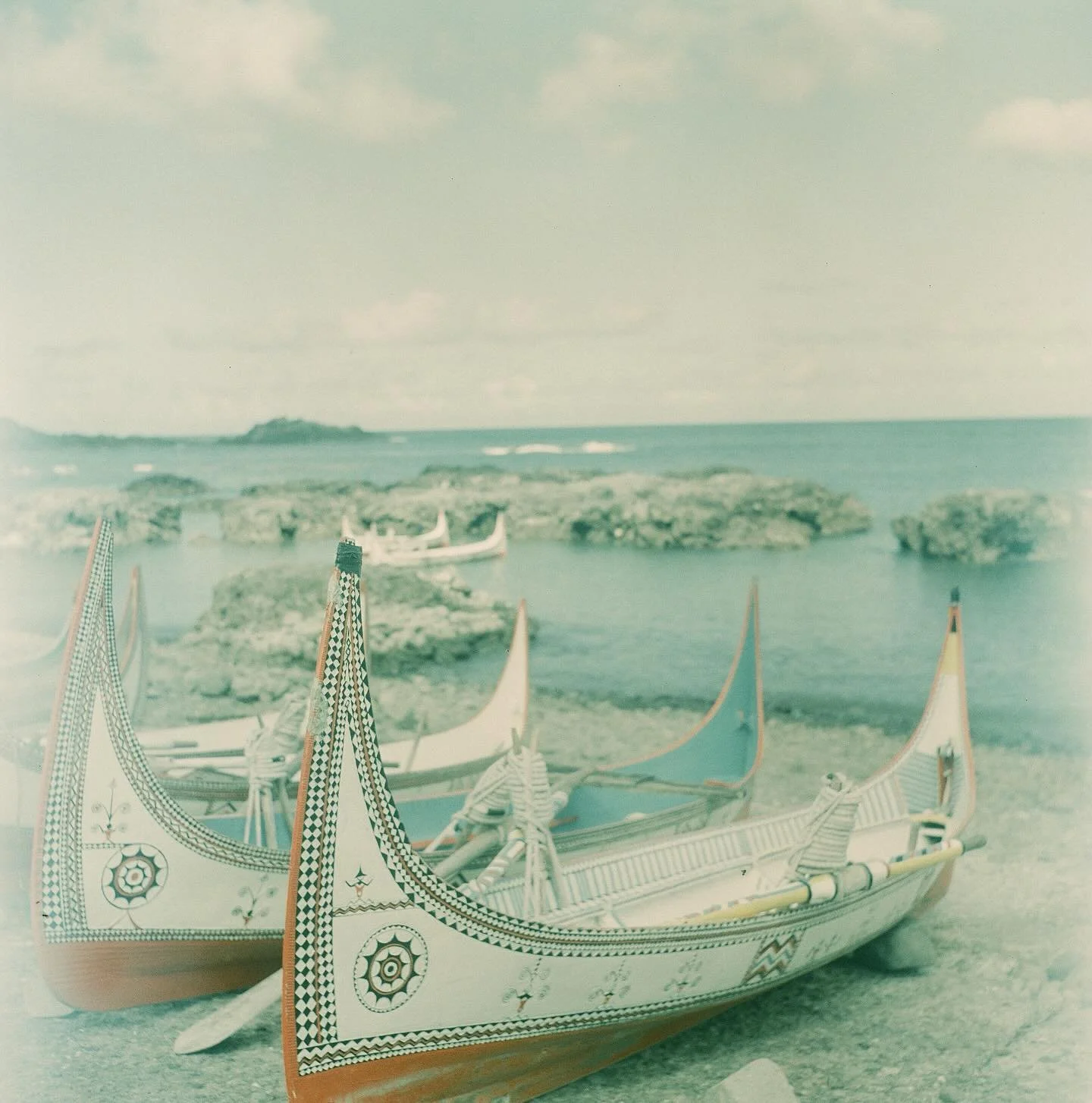 pongso no tao 蘭嶼 on #lomography metropolis 120mm 🛶 i&rsquo;d been wanting to visit orchid island ever since @misseseel shared 《long time no sea》, a film about the indigenous tao people set in orchid island and kaohsiung. lanyu was even more astonish