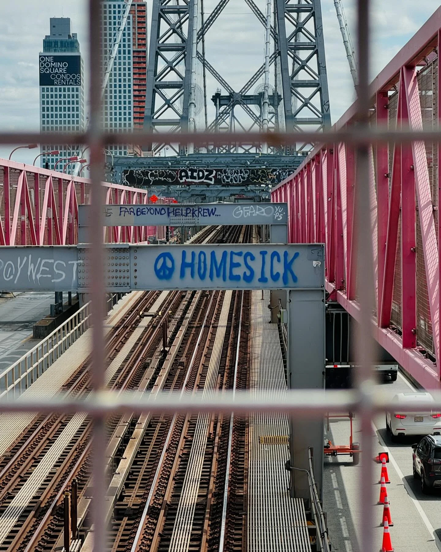 ☮️ homesick blues 💙 first city adventure back, i met up with my lifetime homie @kobothead in chinatown and after picking up osmanthus milk tea and 叉燒 buns, we walked the williamsburg bridge to get birthday omakase 😋 the city was glowing, weather co