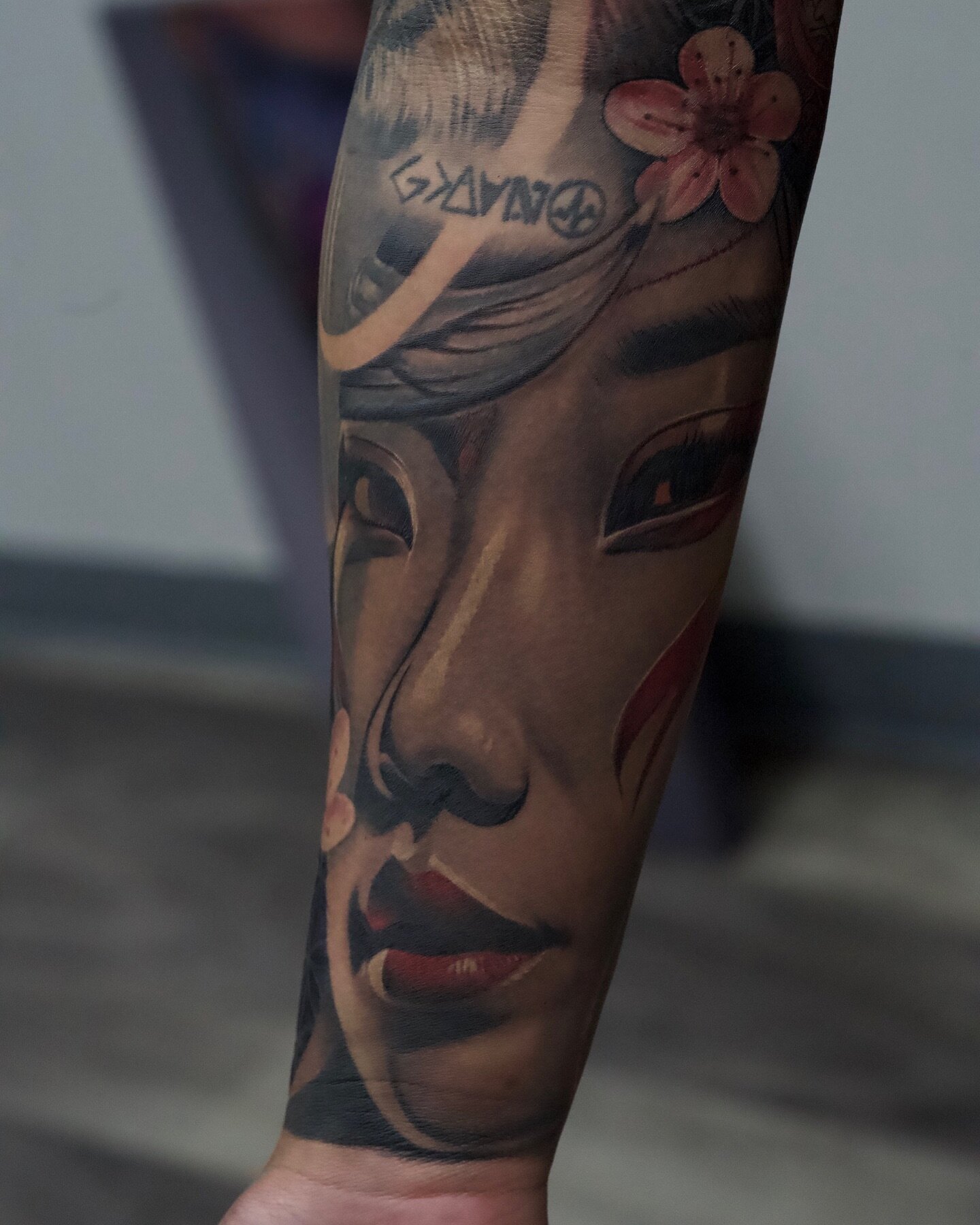 Woman&rsquo;s portrait by @brandedredart 
Such beautiful work!! 😍
To book with him visit our website, link in bio!
#tattoo #tattoos #japanesetattoo #japanesetattoos #portraittattoo #portraittattoos #womansface #womansfacetattoo