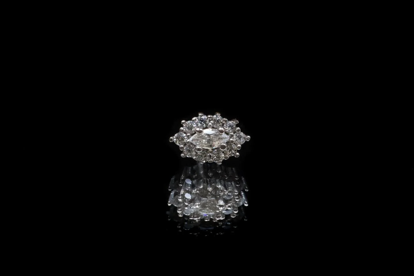 This &ldquo;marquise halo&rdquo; in white gold &amp; cubic zirconia by @emberbodyjewelry is so classy🤍

Come see what stunning pieces we have in studio! Book an appointment at Www.Redarttattoopiercing.Studio or text 602-688-2534

#arizona #mesa #pho