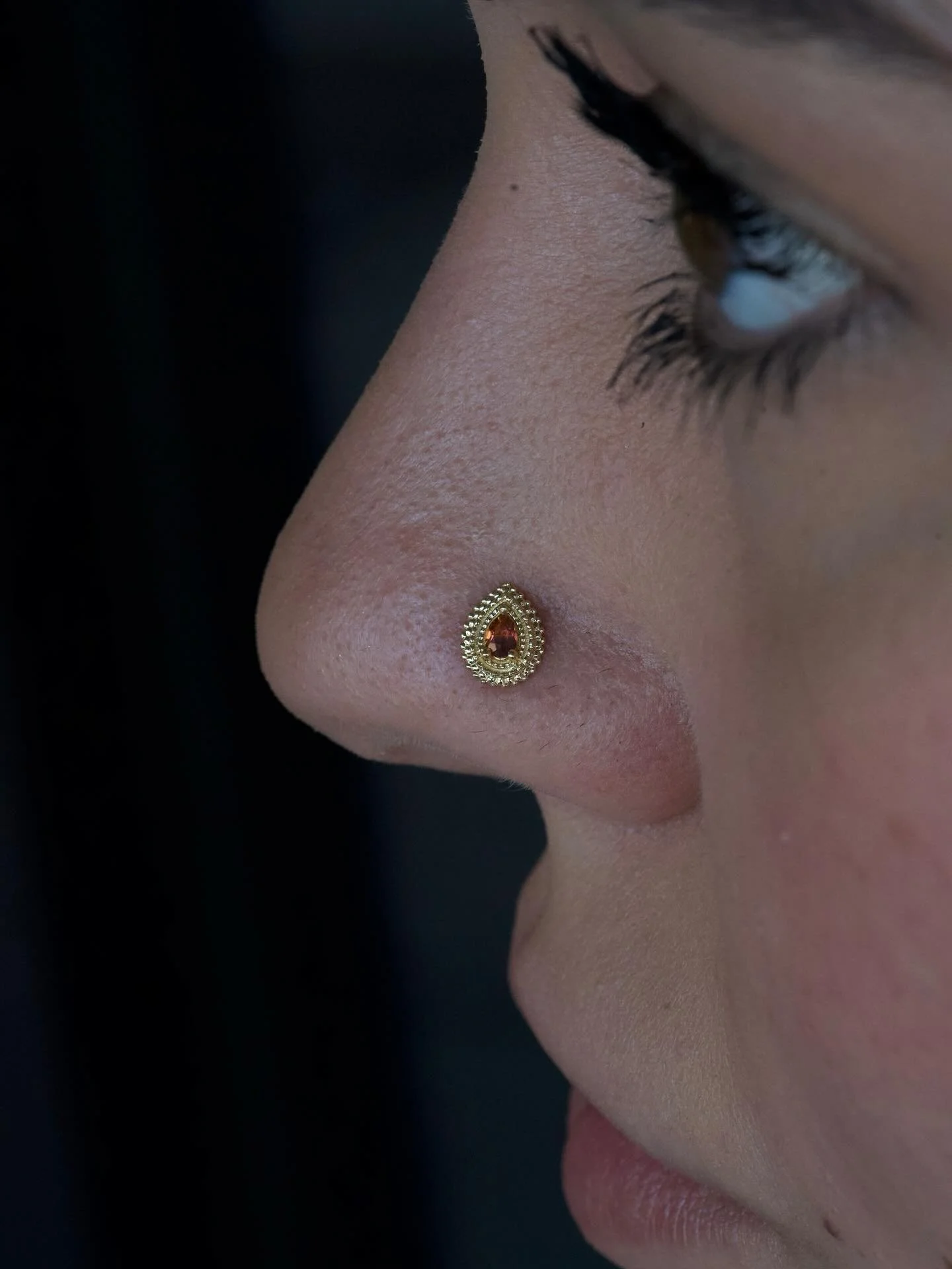 Swooning over this nostril piece😍 @piercingsbyemilyjane
By @bvla @bvlalove with Anastasia Topaz
Book an appointment at Www.Redarttattoopiercing.Studio or text 602-688-2534✨
##arizona #mesa #phoenix #mesaaz #phoenixaz #tattoo #tattooartist #pierc
