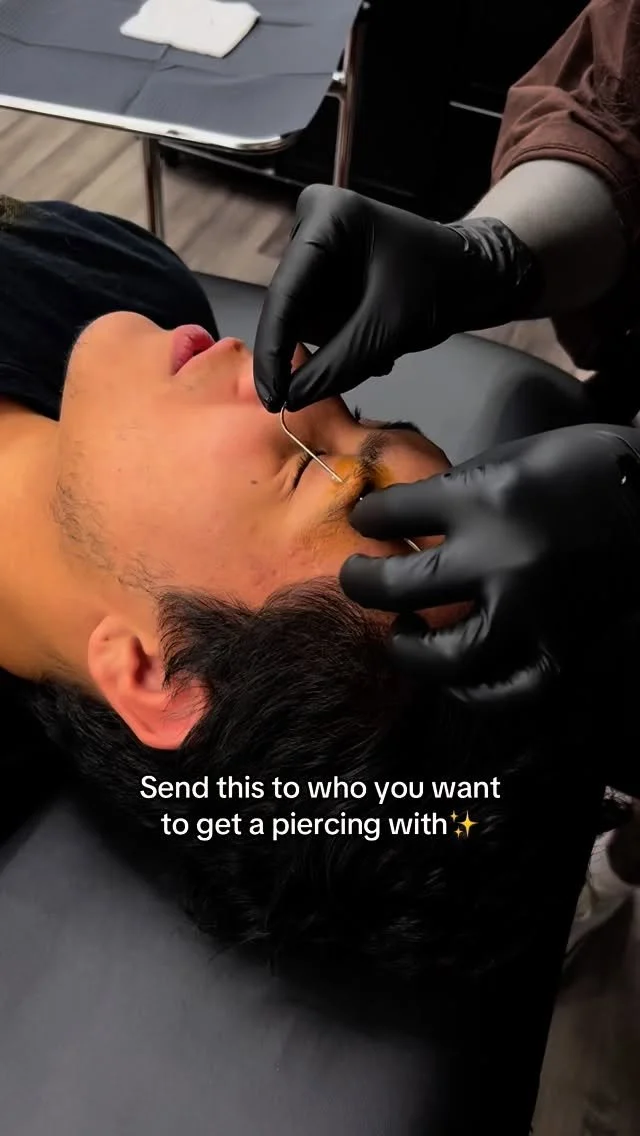 Hit the send button☺️📲✨
Eyebrow & nostril done by @mariaxmods
Book an appointment at Www.Redarttattoopiercing.Studio or text 602-688-2534
#arizona #mesa #phoenix #mesaaz #phoenixaz #tattoo #tattooartist #piercingshop #arizonapiercing #bodypie