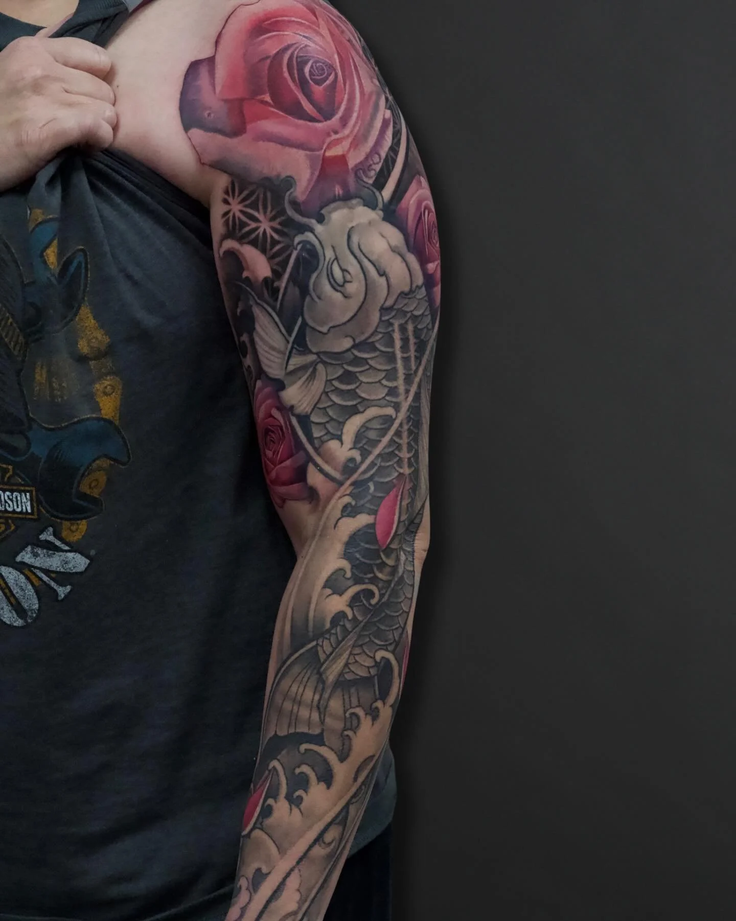 Would you rock a koi sleeve this bold? 🐉🎨

Book an appointment with @brandedredart at Www.Redarttattoopiercing.Studio or text 602-688-2534

#arizona #mesa #phoenix #mesaaz #phoenixaz #tattoo #tattooartist #tattooshop #arizonatattoo #arizonatattooar
