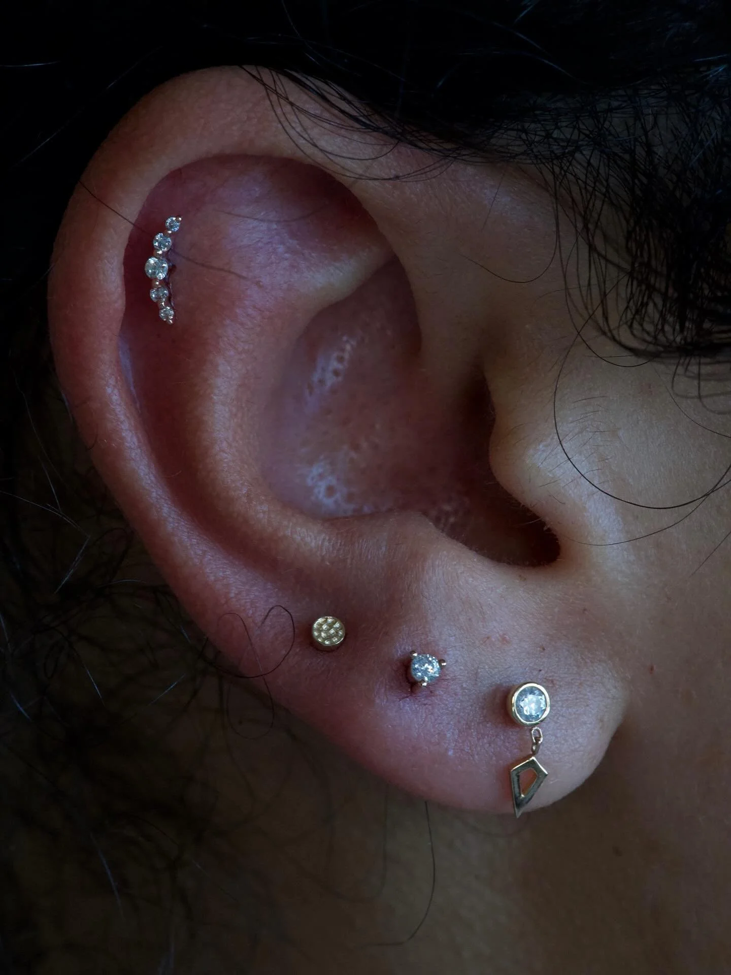Solid gold beauties by @piercingsbyemilyjane ✨

Book a piercing appointment at Www.Redarttattoopiercing.Studio or text 602-688-2534

#arizona #mesa #phoenix #mesaaz #phoenixaz #tattoo #tattooartist #piercingshop #arizonapiercing #bodypiercer #bodypie