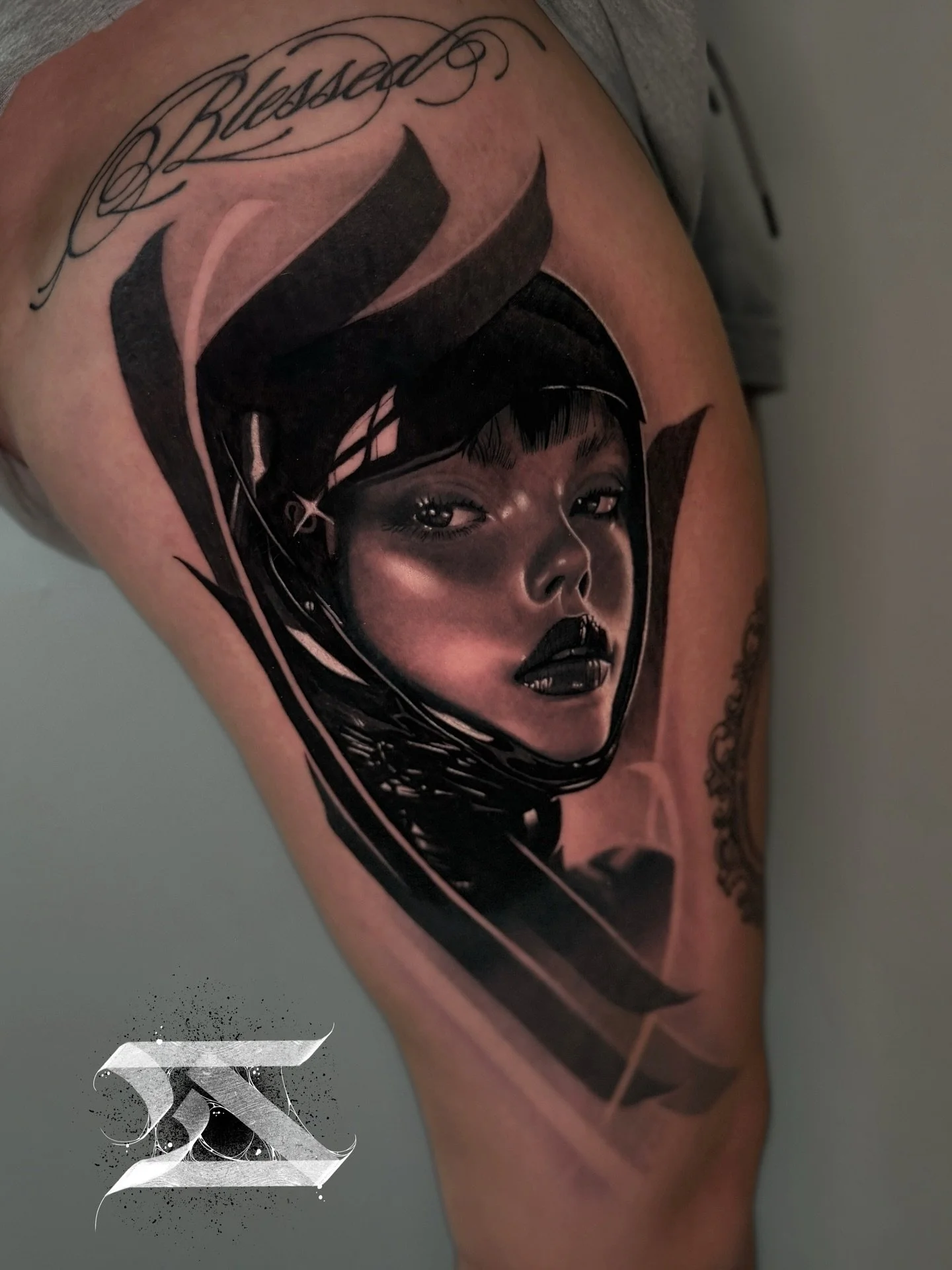 Black and grey portrait by @jopatch_tattoos — now part of our resident team and booking new custom projects ⚡️
Book with Josiahs by texting 480-788-8395 or email at jopatchtattoos@gmail.com 
#tattoo #tattoos #tattooartist #tattooshop #tattoos
