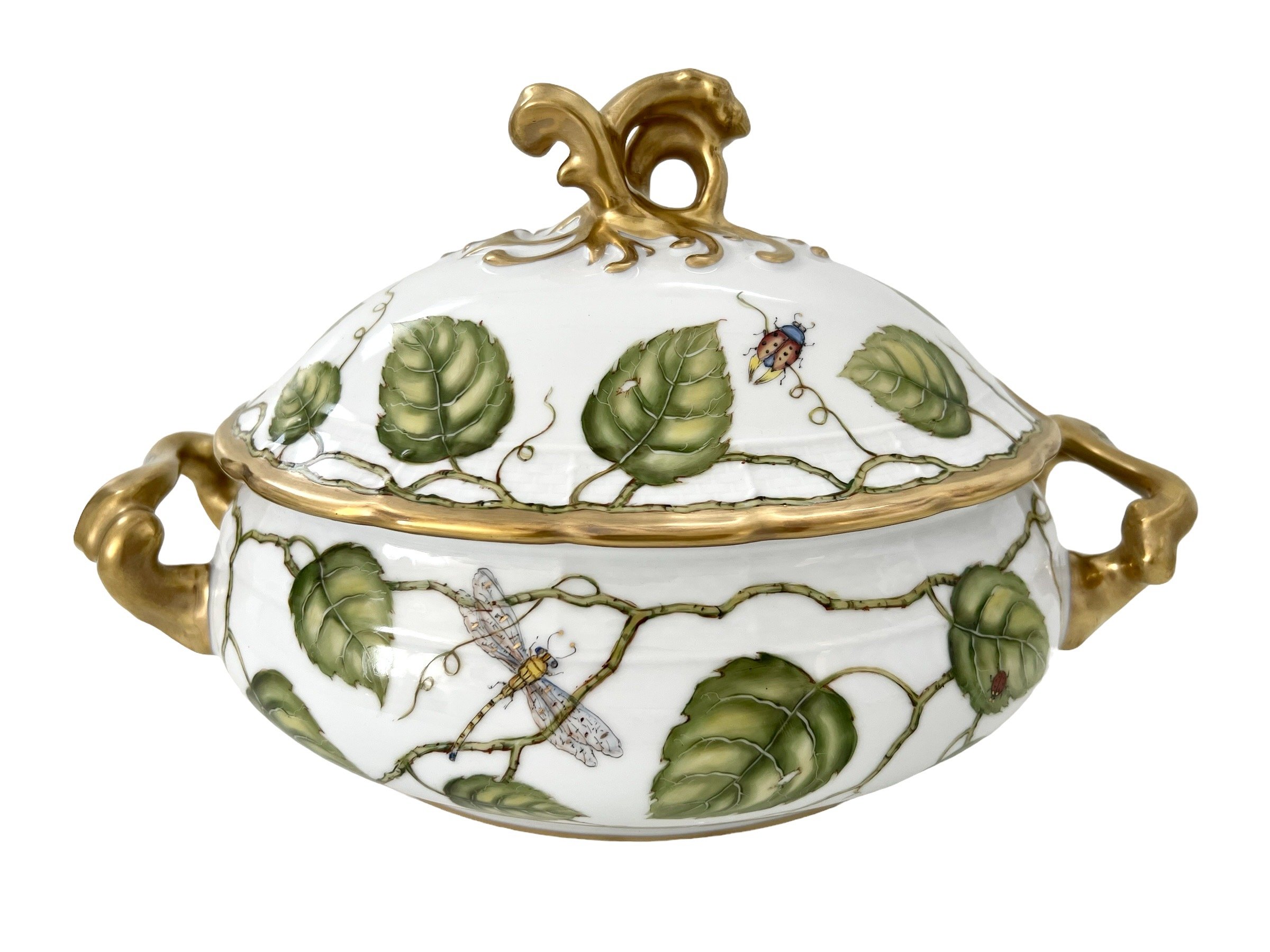 W10 - Ivy Garland Tureen