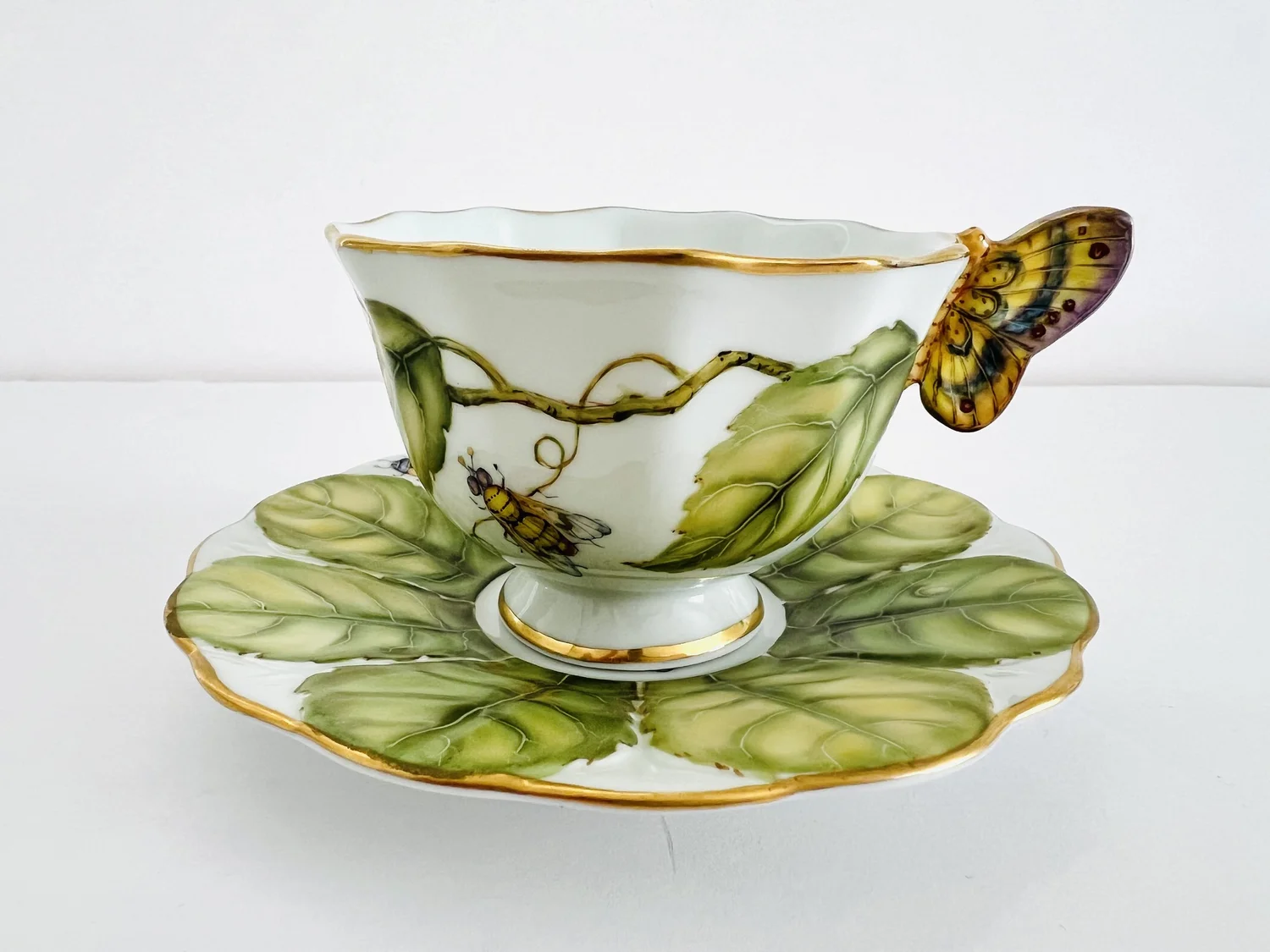 BH47 - BUTTERFLY HANDLE CUP AND SAUCER
