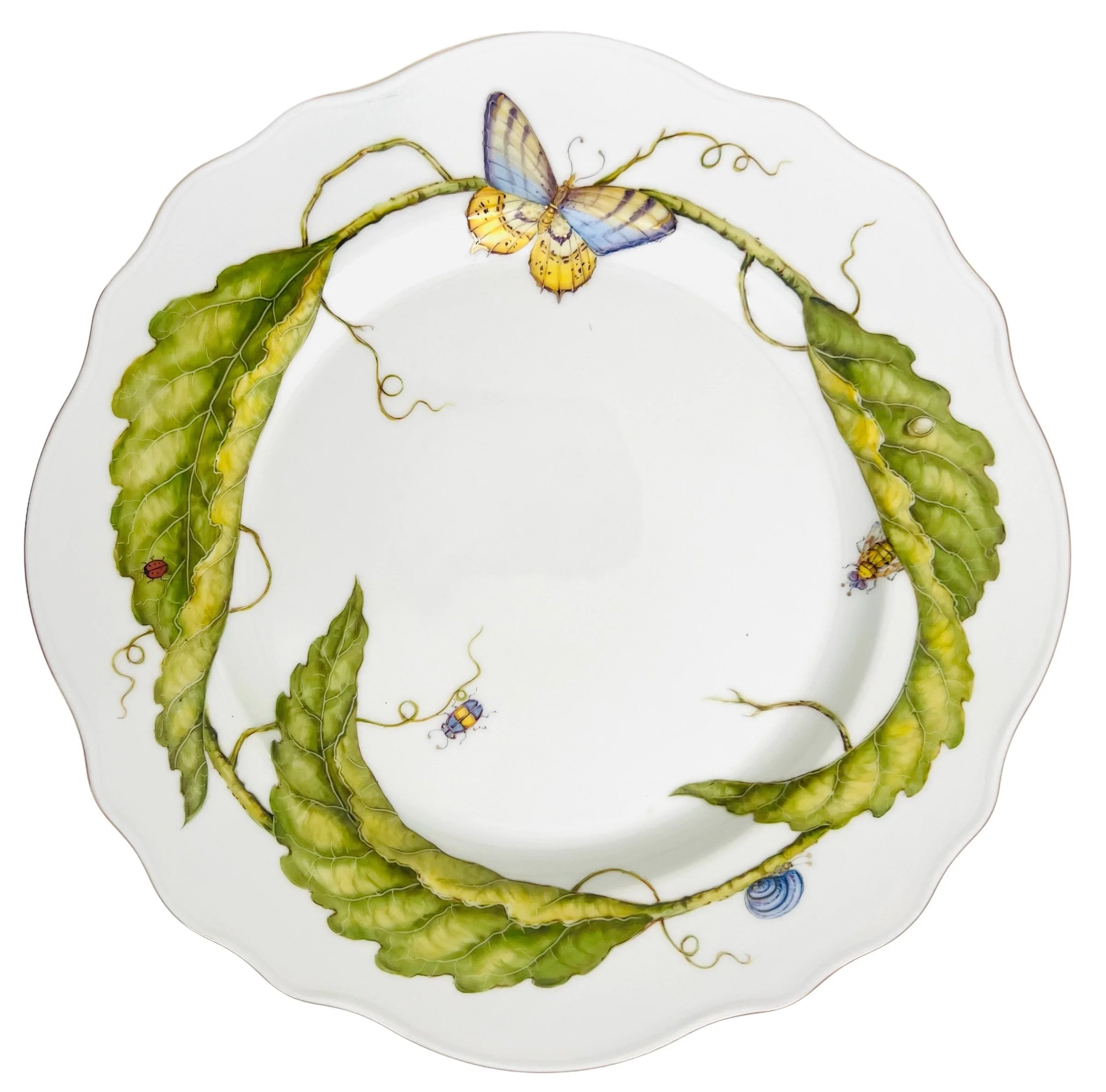 AT22 - Scalloped Dinner Plate with Green Leaves
