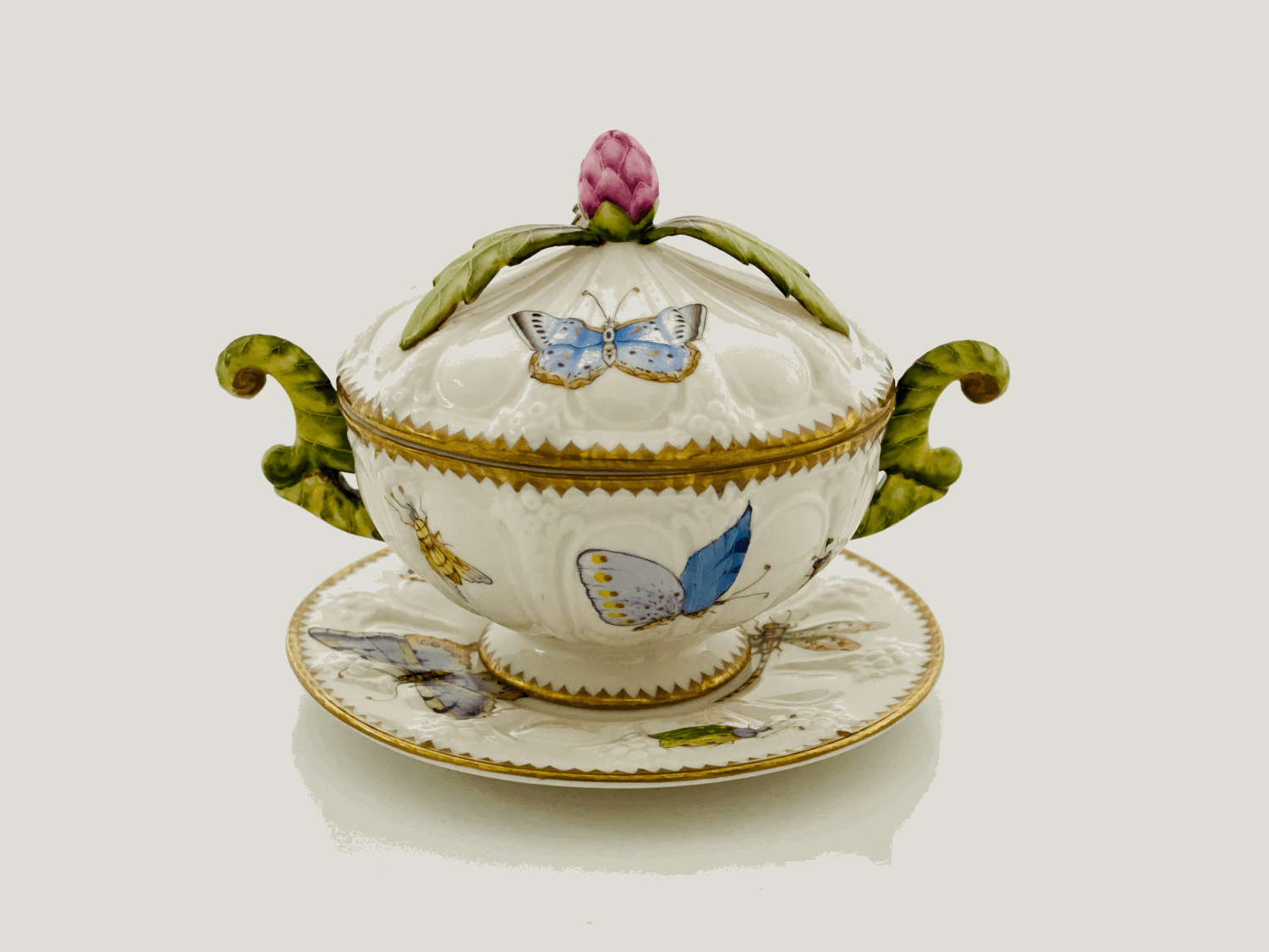 AWA1 - ANTIQUE GOLD COVERED SERVING DISH