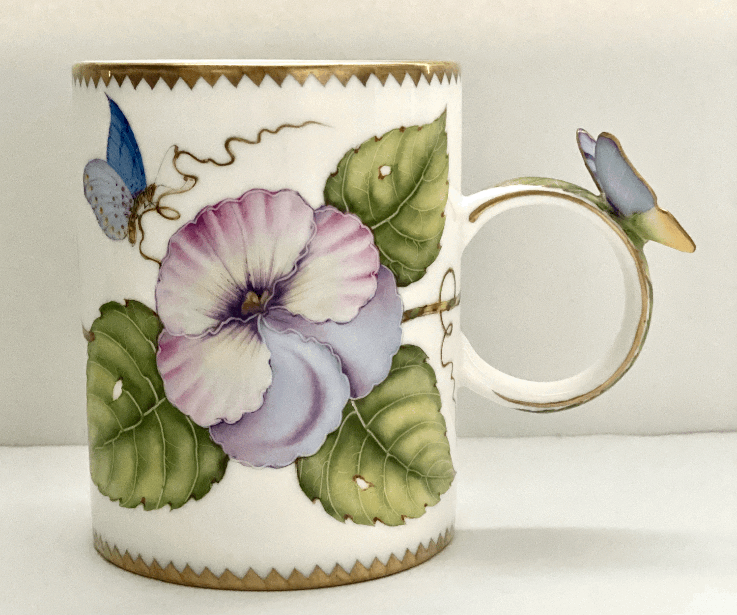 MT10 - BUTTERFLY HANDLE MUG