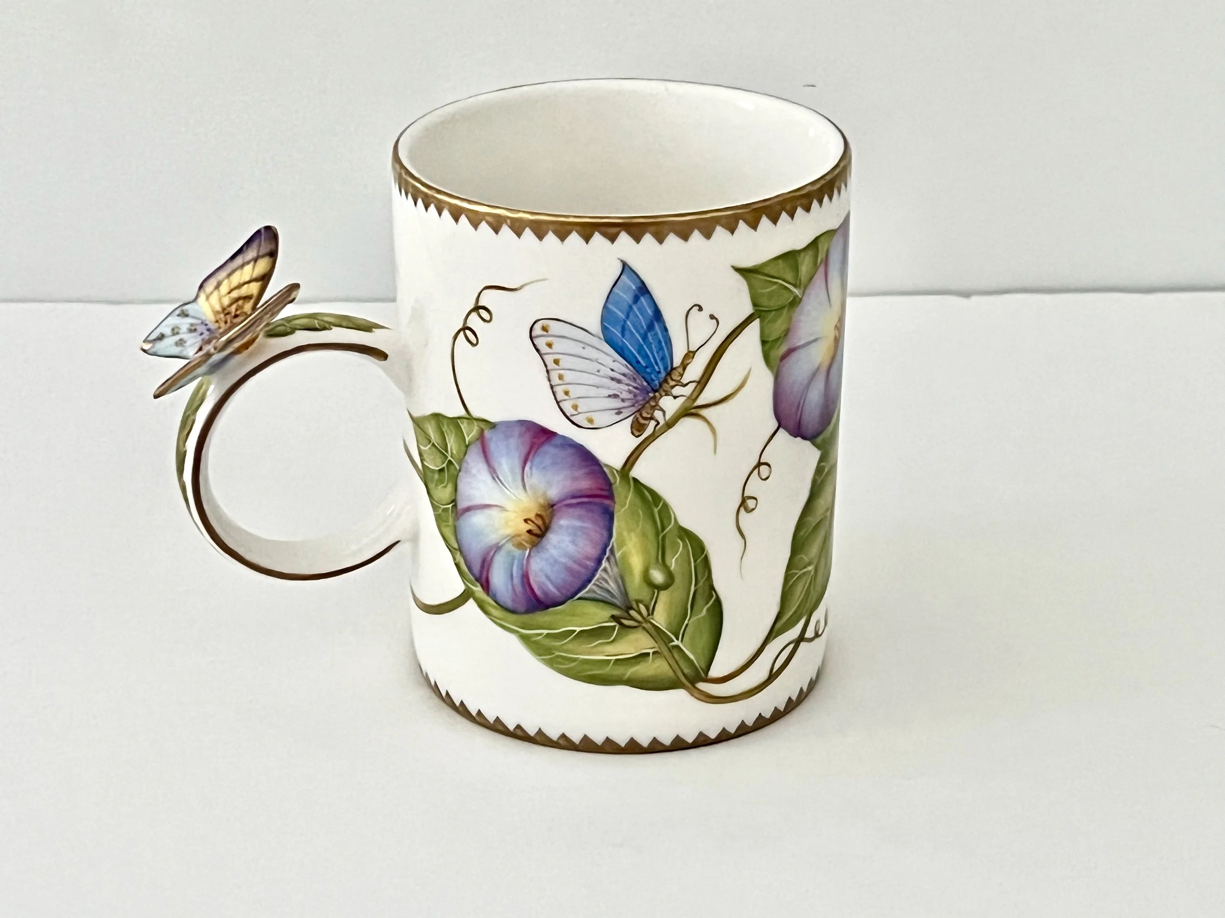 ZE103 - BUTTERFLY HANDLE MUG