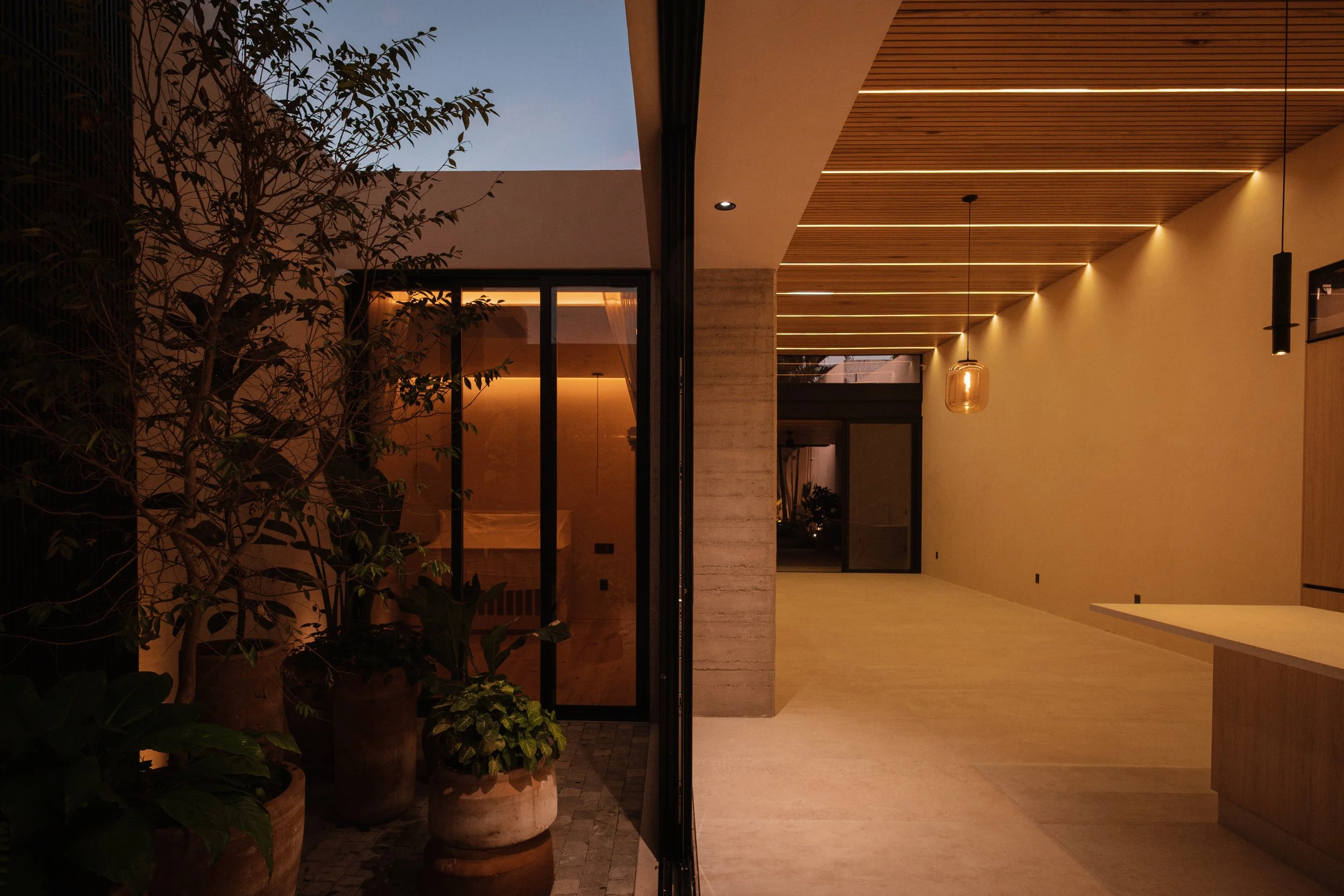 006 patio sala noche.jpg