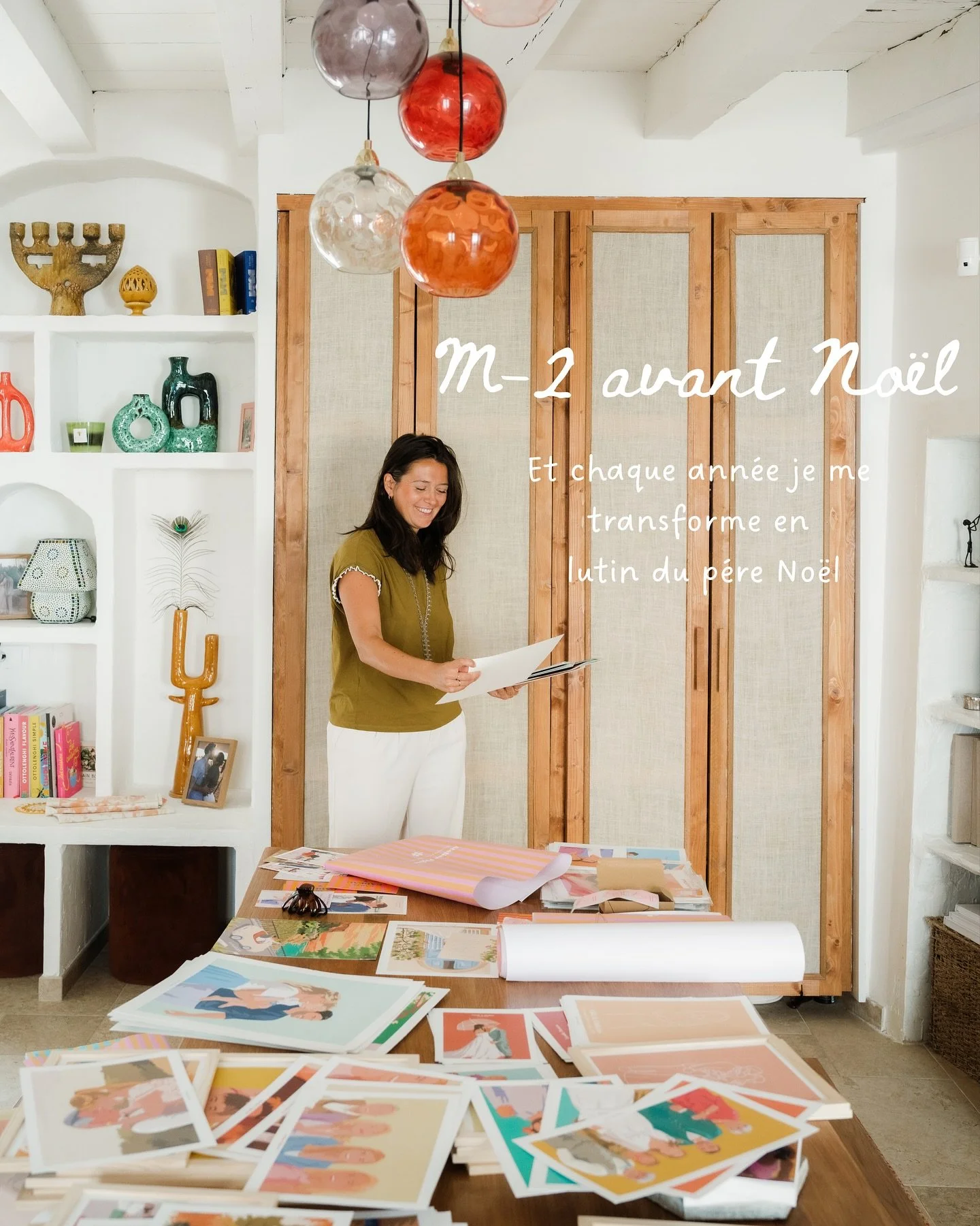 C&rsquo;est reparti&hellip; je me transforme officiellement en petit lutin du P&egrave;re No&euml;l 🖌️💫
Chaque ann&eacute;e, cette p&eacute;riode est un vrai marathon cr&eacute;atif : des heures de dessin, des dizaines de commandes et surtout beauc