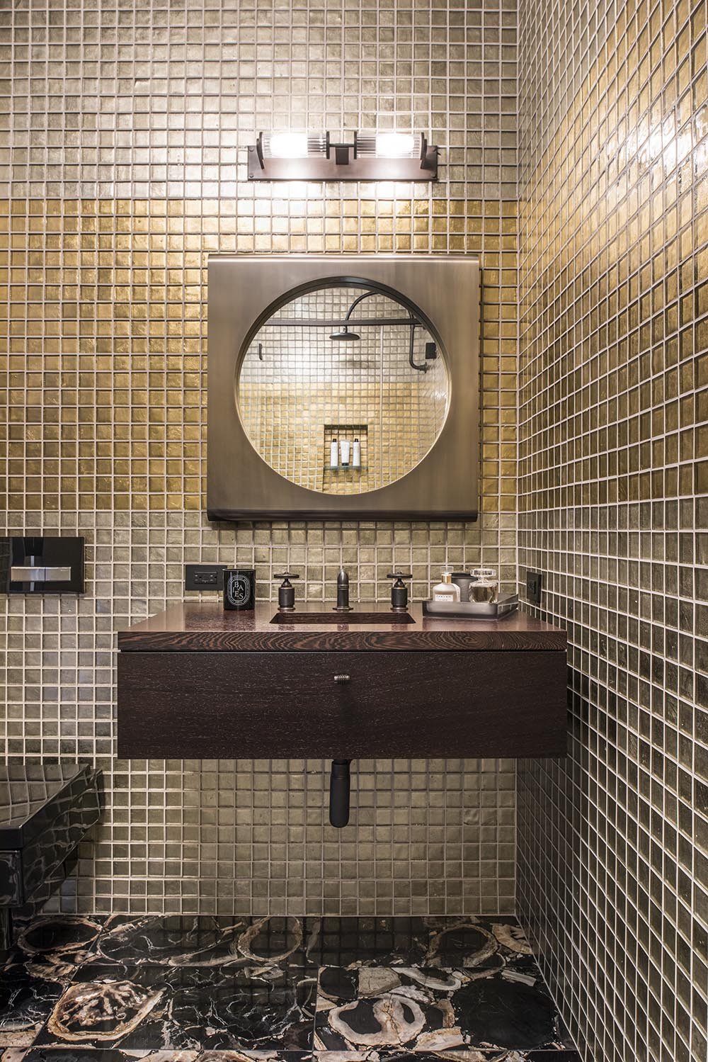 13KWD_Bach_HallBath.jpg