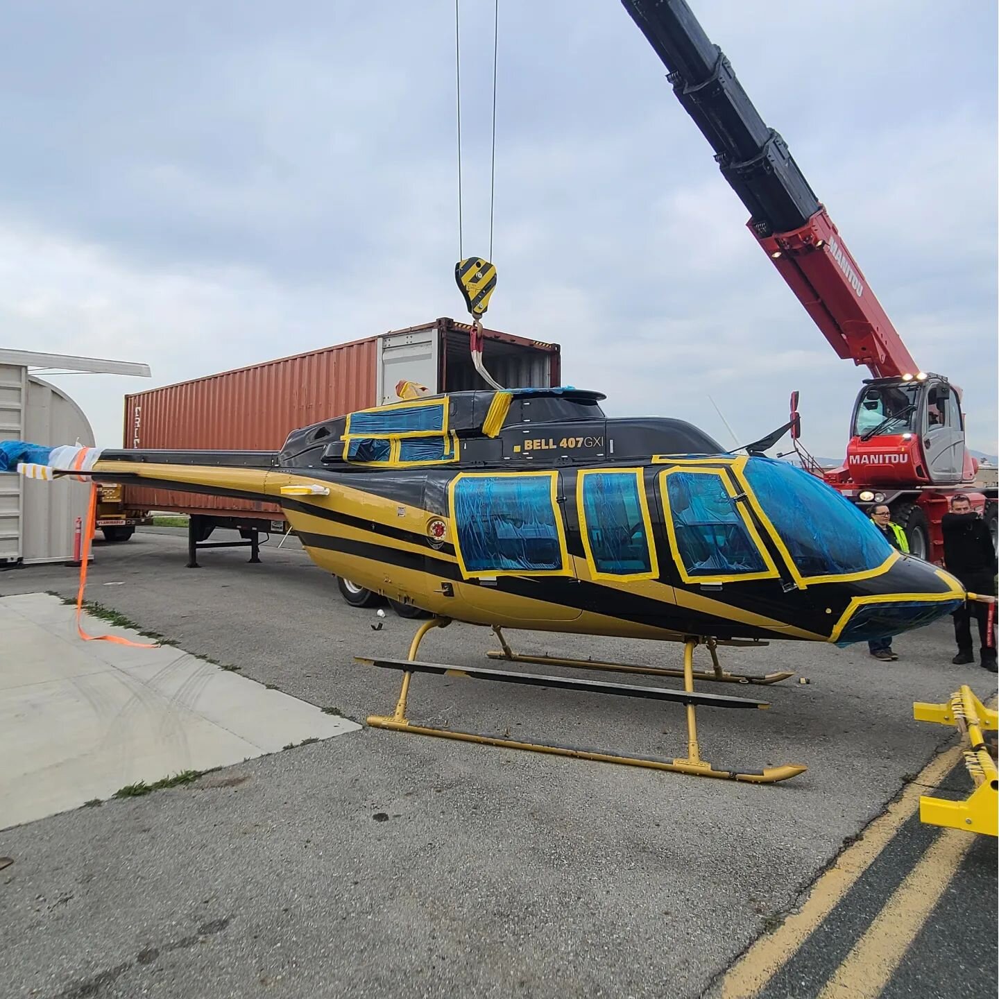 Package is secured. 📦

#bellhelicopter #bell407 
#flightschool #learntofly #asel #ppl #cessna172 #cessna #cessna150 #cessna172rg #riversidemunicipalairport #kral #airplane #amel #ifr #commercialpilot #airspace #socal #instrumenttraining #beechcraft 