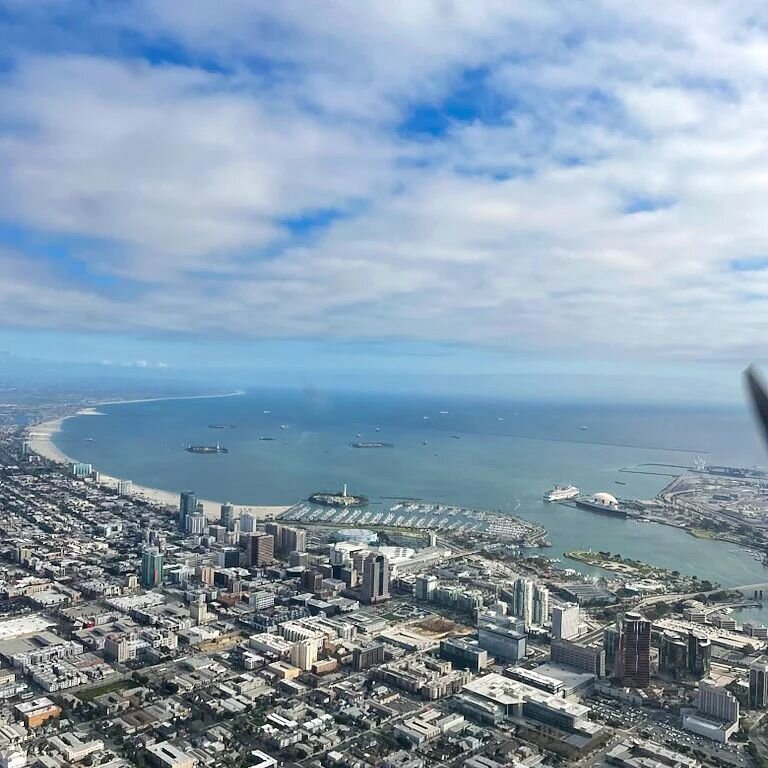 A great view for a Monday! 🌤🏙✈️

#californiaaviationservices #longbeach #aquariumofthepacific #flightschool #learntofly #asel #ppl #cessna172 #cessna #cessna150 #cessna172rg #riversidemunicipalairport #kral #airplane #amel #ifr #commercialpilot #ai