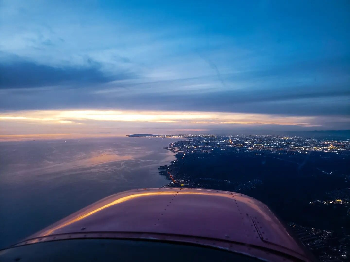 Yesterday view of the Coast line during sunset was amazing, flying at 6000 Enroute to CMA. 🛫

#californiaaviationservices #nightflight #flightschool #learntofly #asel #ppl #overtheocean #enroute #crosscountry #cessna172 #cessna #cessna150 #cessna172