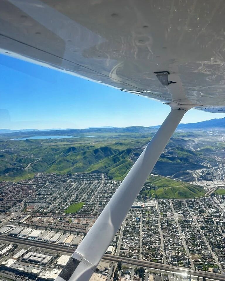 SKC &amp; You have lake Mathew's in sight. 🎧

#californiaaviationservices  #flightschool #learntofly #asel #ppl #cessna172 #cessna #cessna150 #cessna172rg #riversidemunicipalairport #kral #airplane #amel #ifr #commercialpilot #airspace #socal #instr
