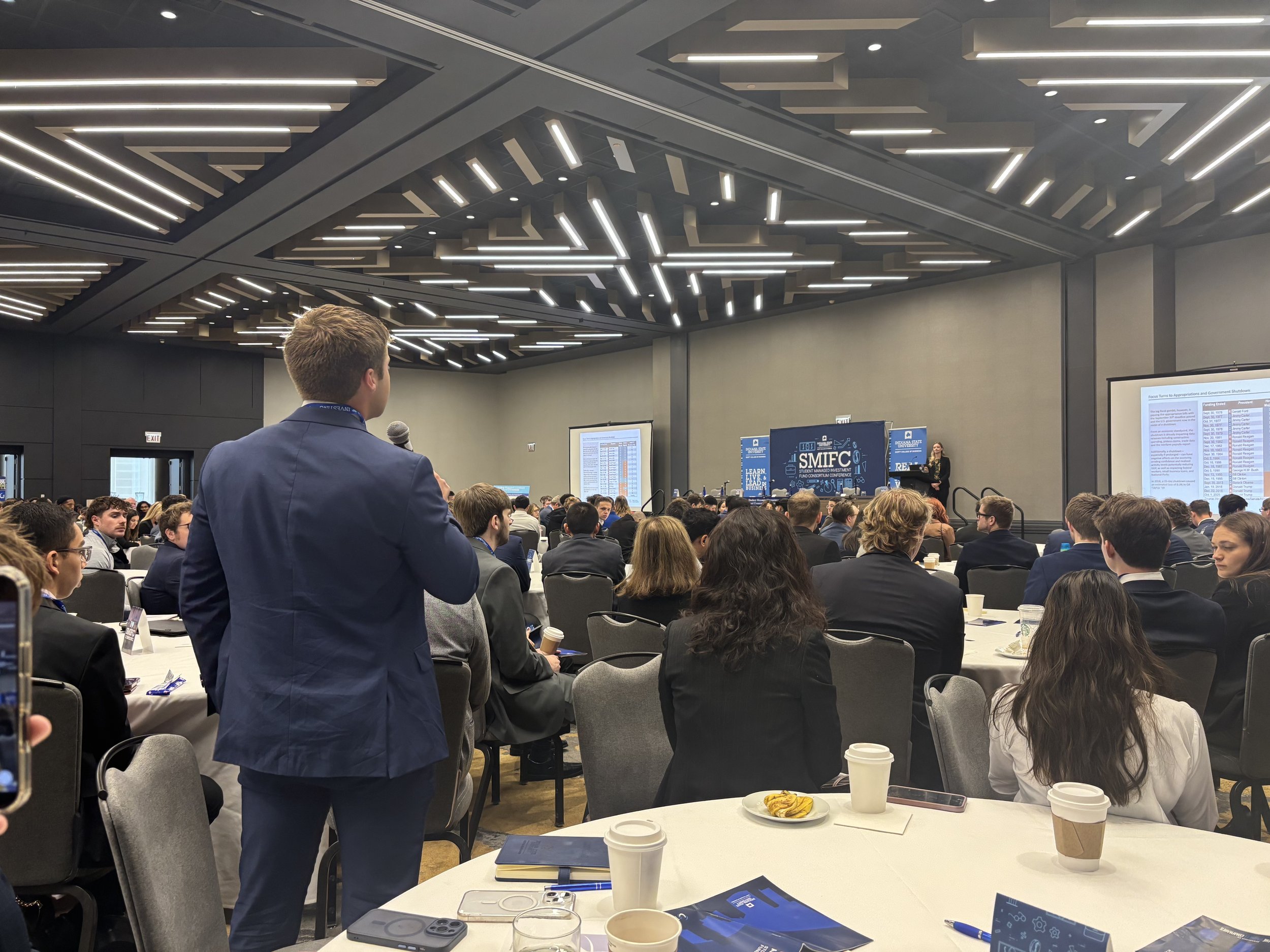 VP of New Member Development Davis asking a question at SMIFC fall 2025 to Lauren G. Henderson, Senior Economist and Director at Stifel