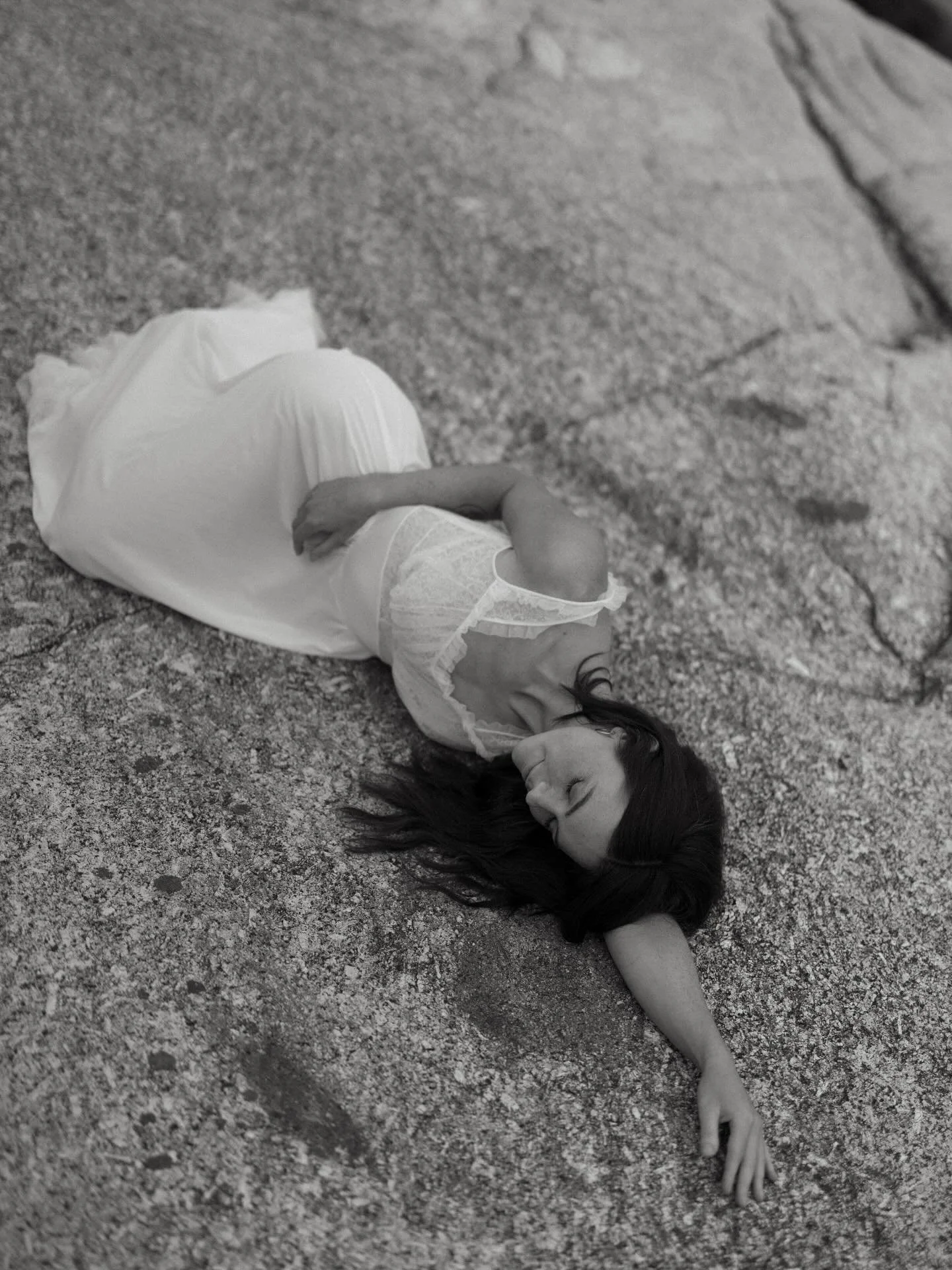 Celebrating yourself, embracing new chapters, finding solitude and gratitude in the mundane & chaos, and baring yourself to the vast ocean is exactly what I wanted to capture for this coastal boudoir session π€