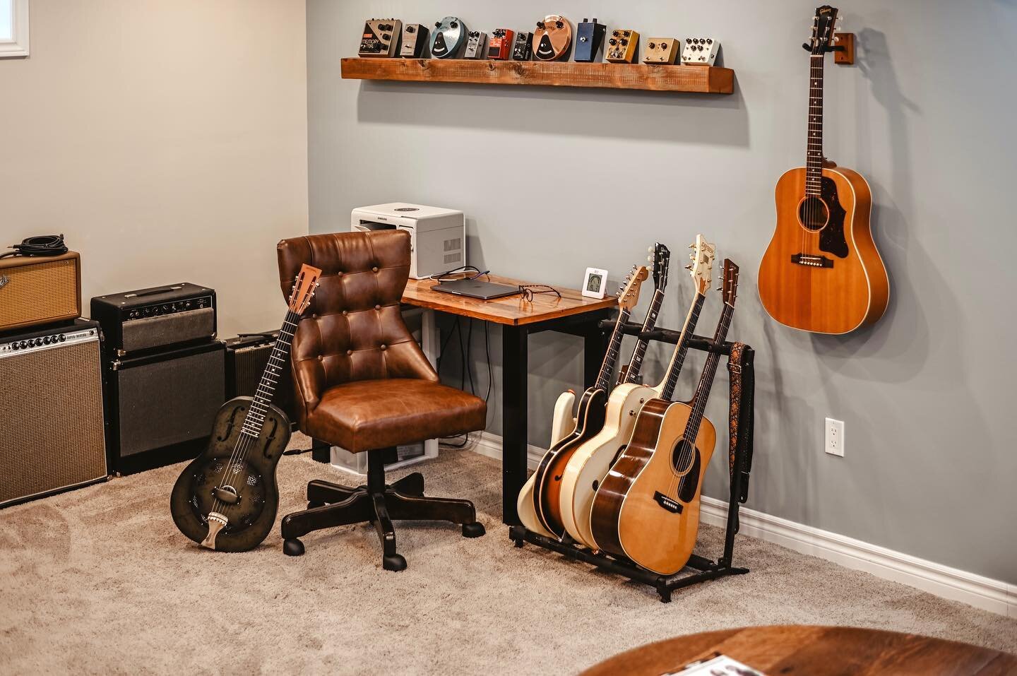 The studio is all clean and ready for lessons today! I can&rsquo;t wait to start rockin&rsquo; out in the same again🤘🎸😷 #wilmot #wilmotstrongertogether #kwawesome #guitarlessonsforkids #guitarlessonsforadults #guitarinstruction